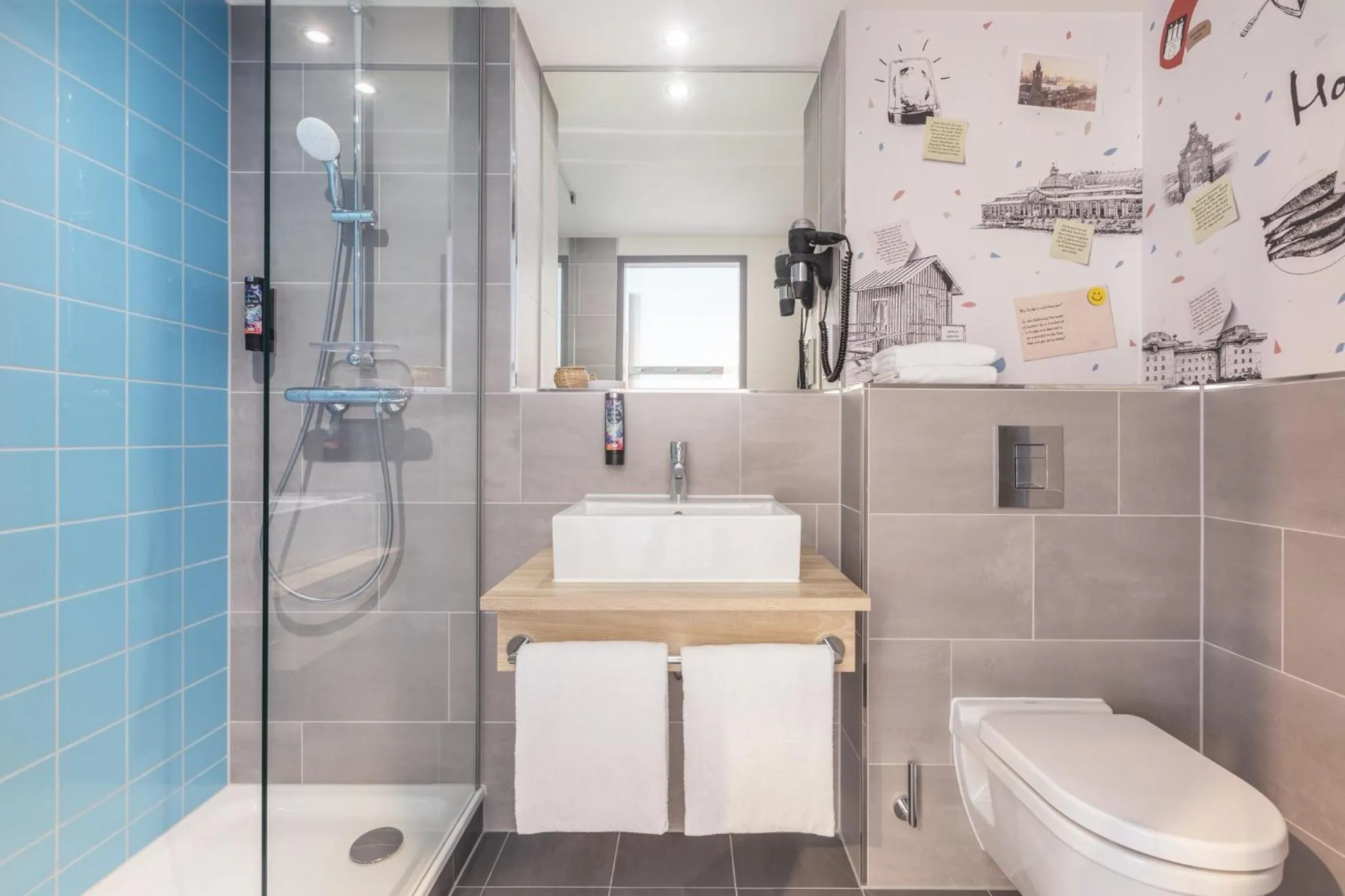 Bathroom in Holiday Inn - the niu, Yen Hamburg City by IHG