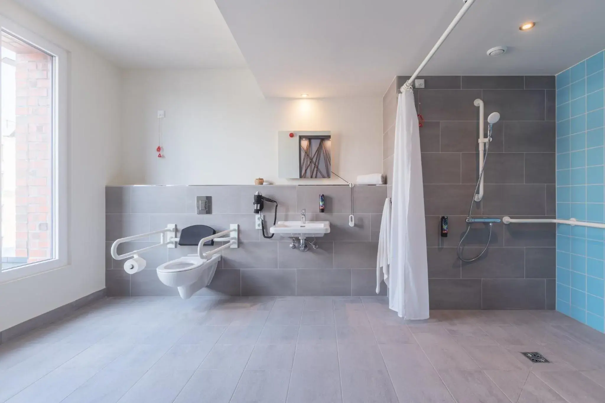 Bathroom in Holiday Inn - the niu, Yen Hamburg City by IHG Bathroom in Holiday Inn - the niu, Yen Hamburg City by IHG