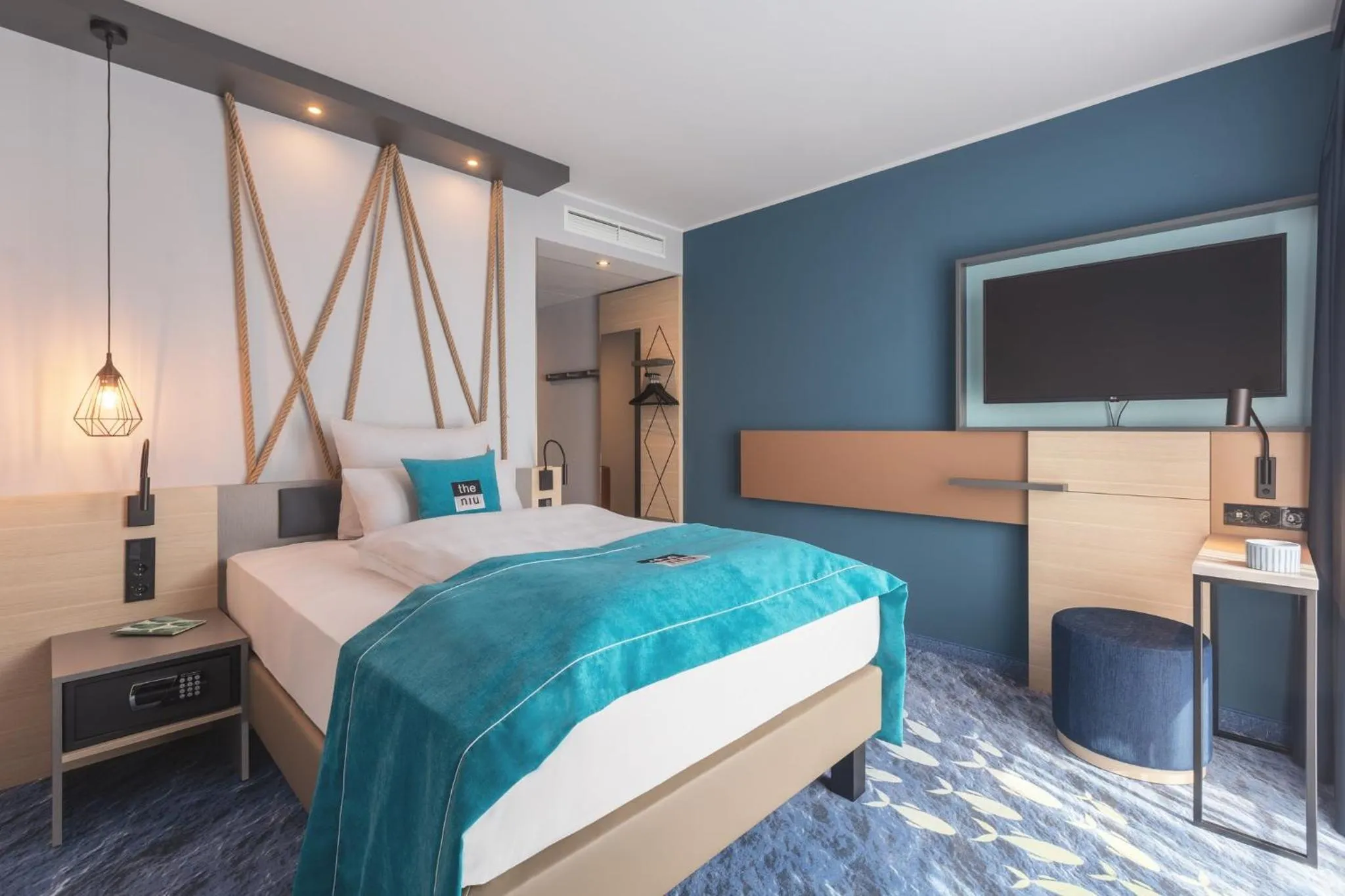 Photo of the whole room, Bed in Holiday Inn - the niu, Yen Hamburg City by IHG