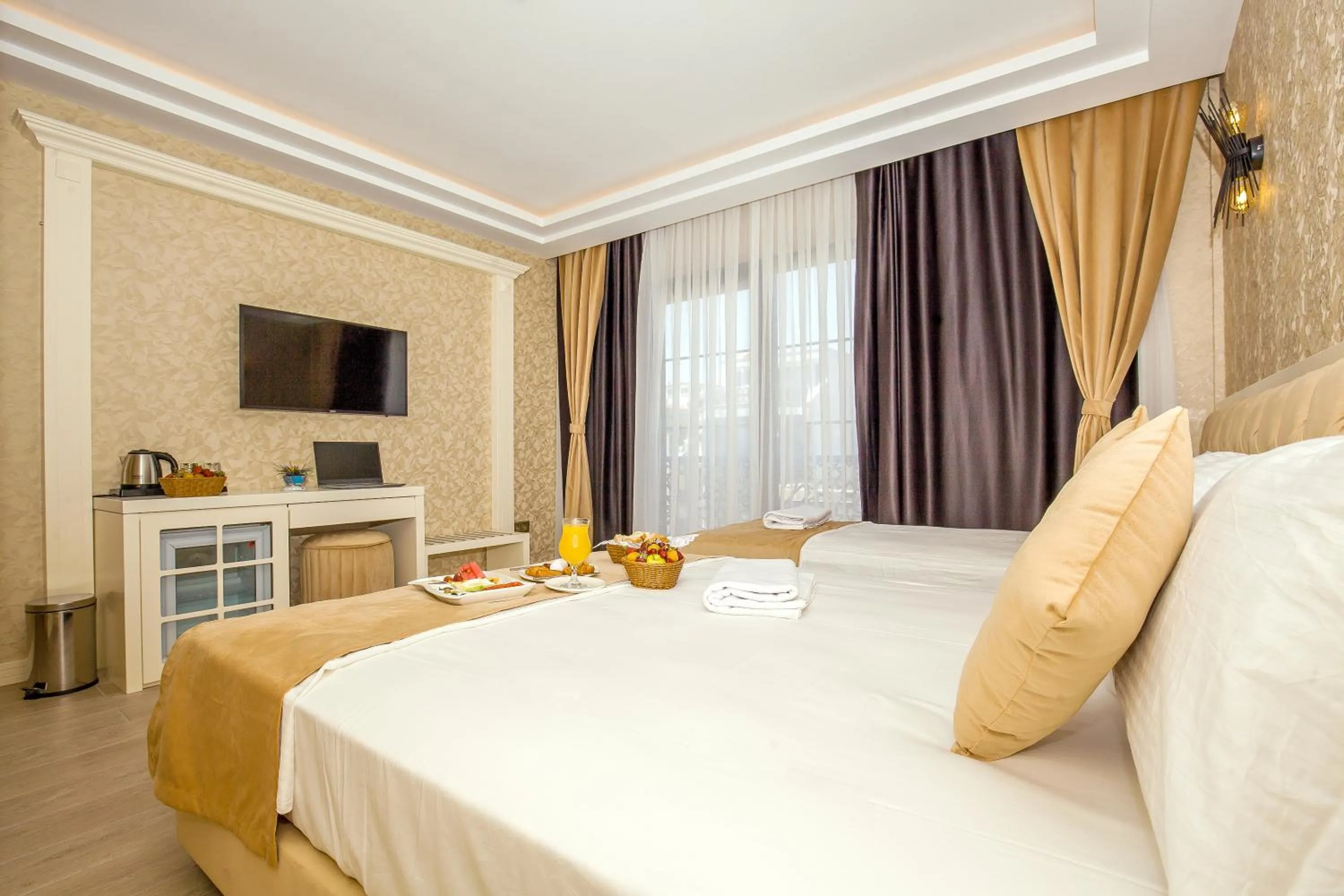 Photo of the whole room, Bed in The Lea Hotel