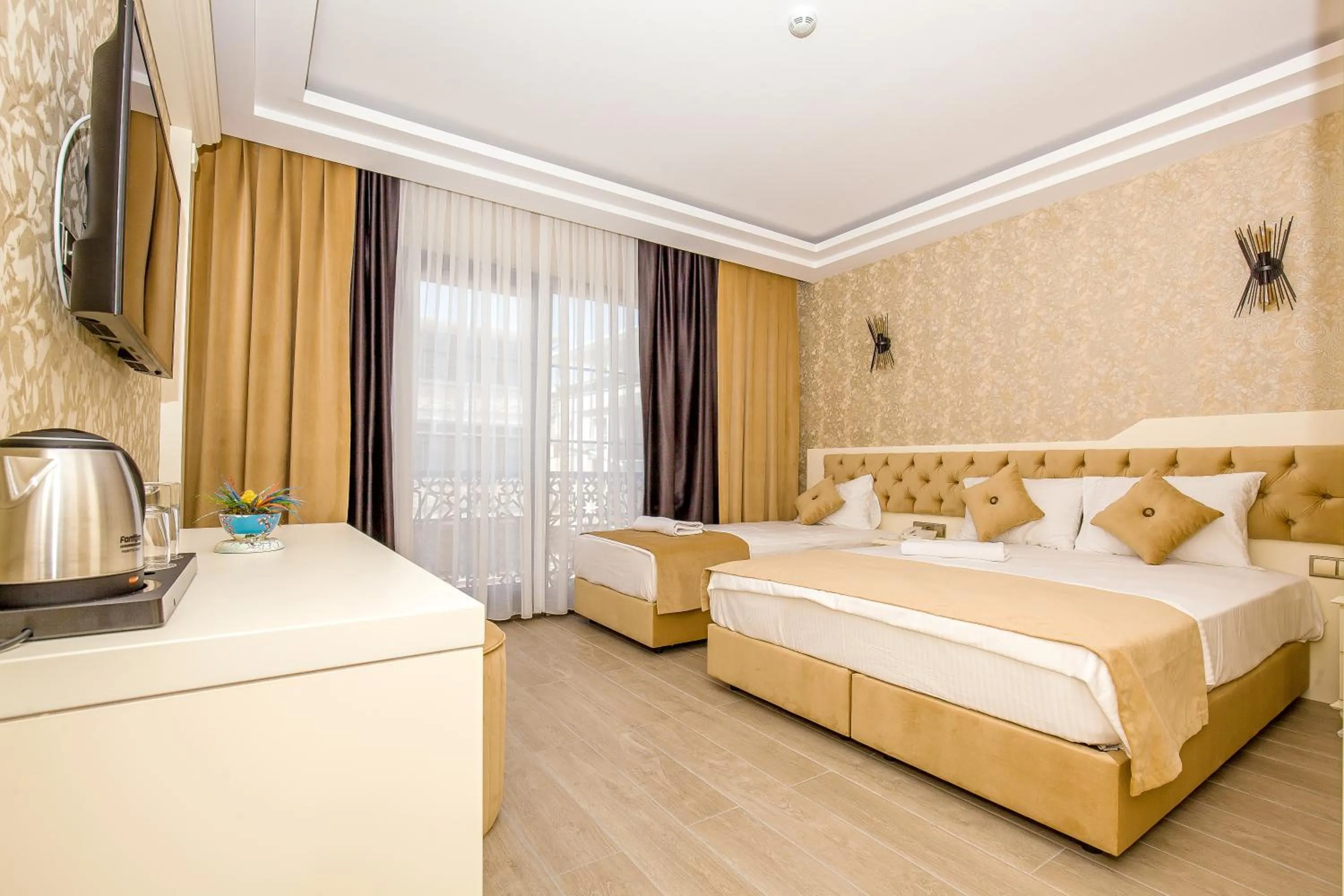 Photo of the whole room, Bed in The Lea Hotel