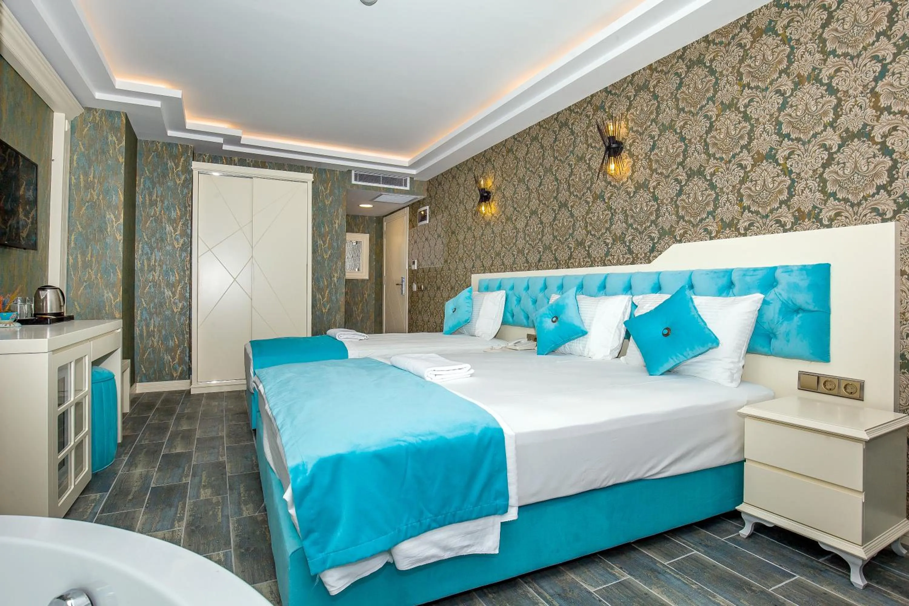 Photo of the whole room, Bed in The Lea Hotel