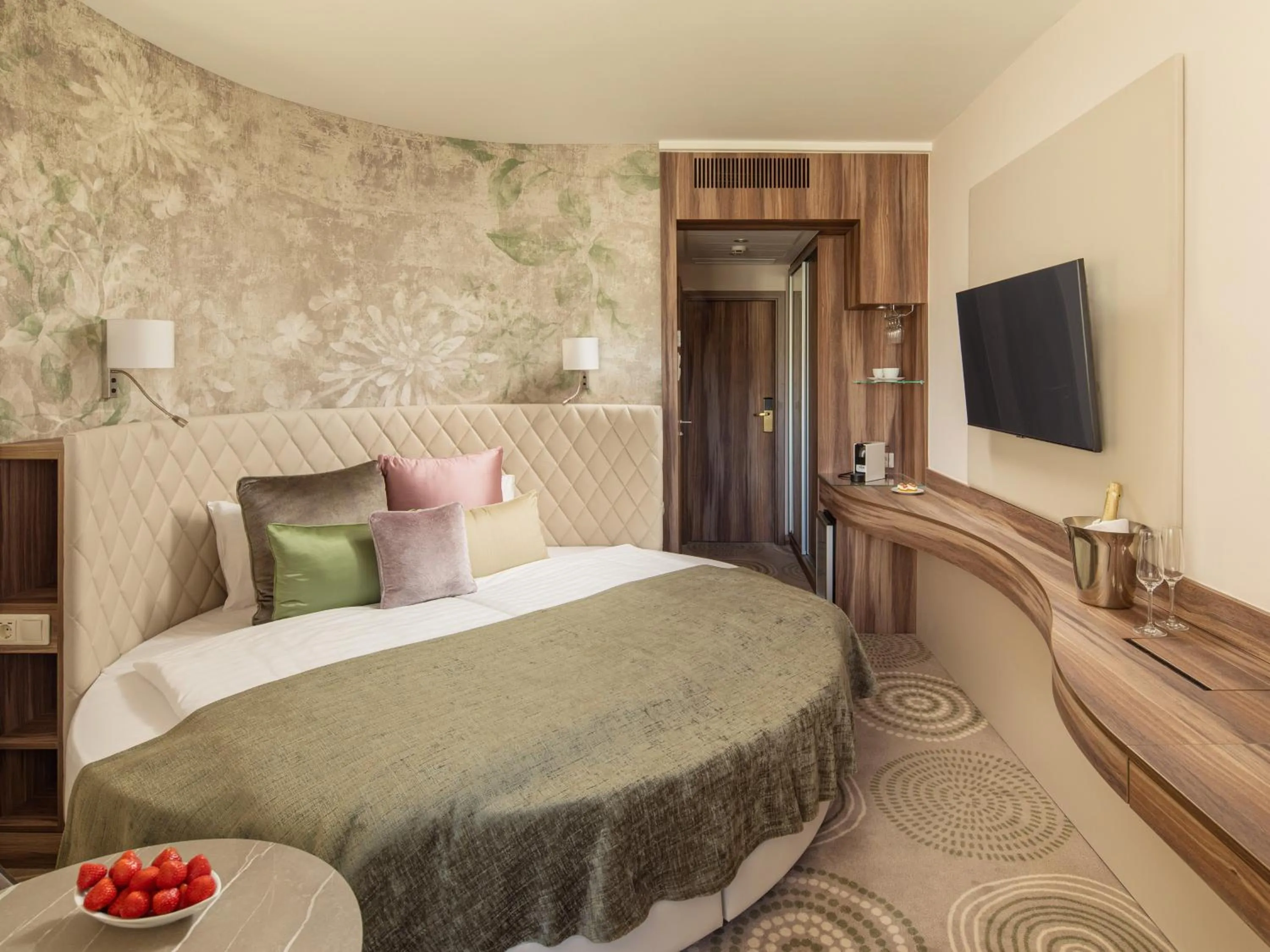 Photo of the whole room, Bed in Hotel Carbona Thermal Spa