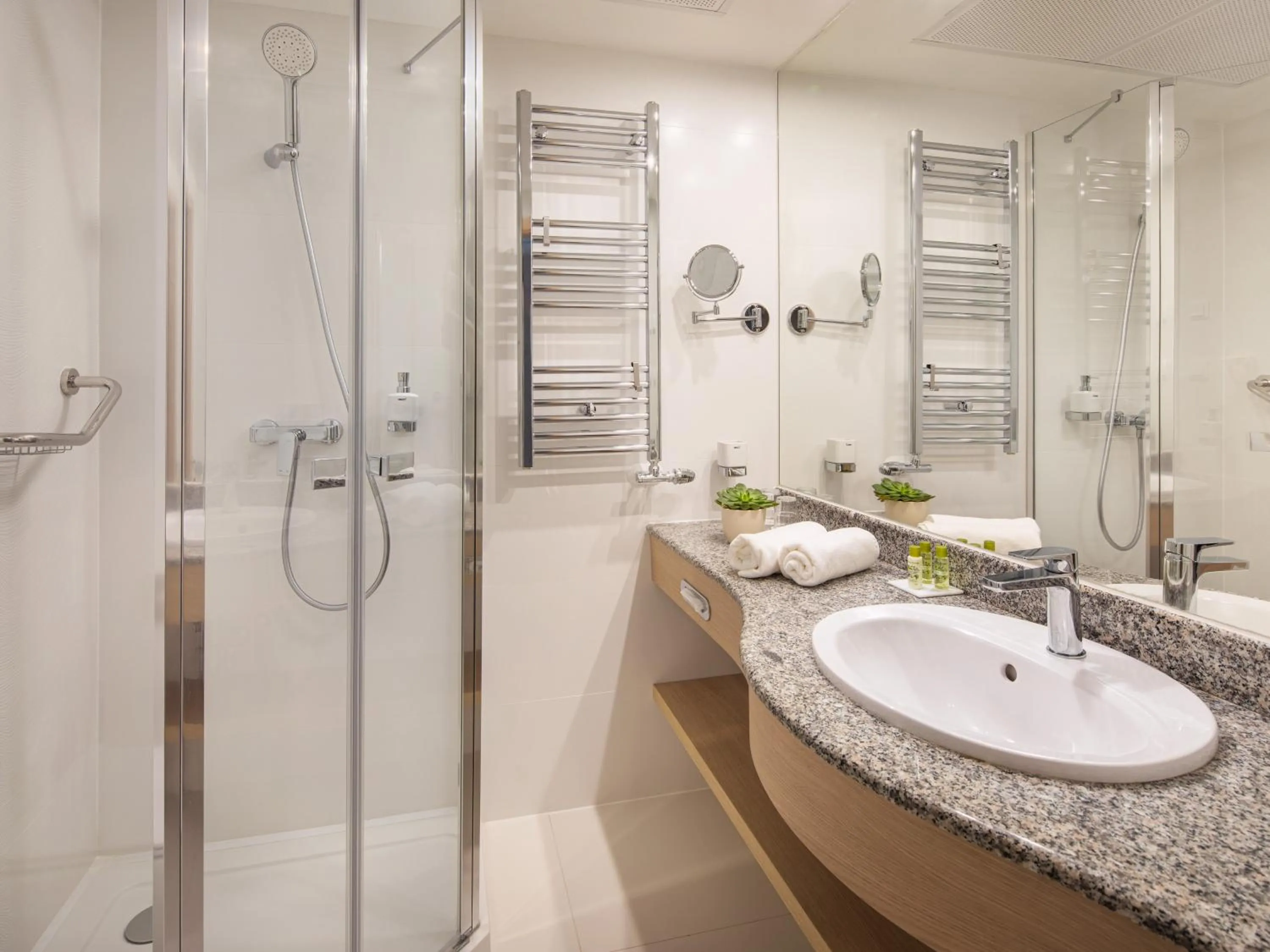 Bathroom in Hotel Carbona Thermal Spa