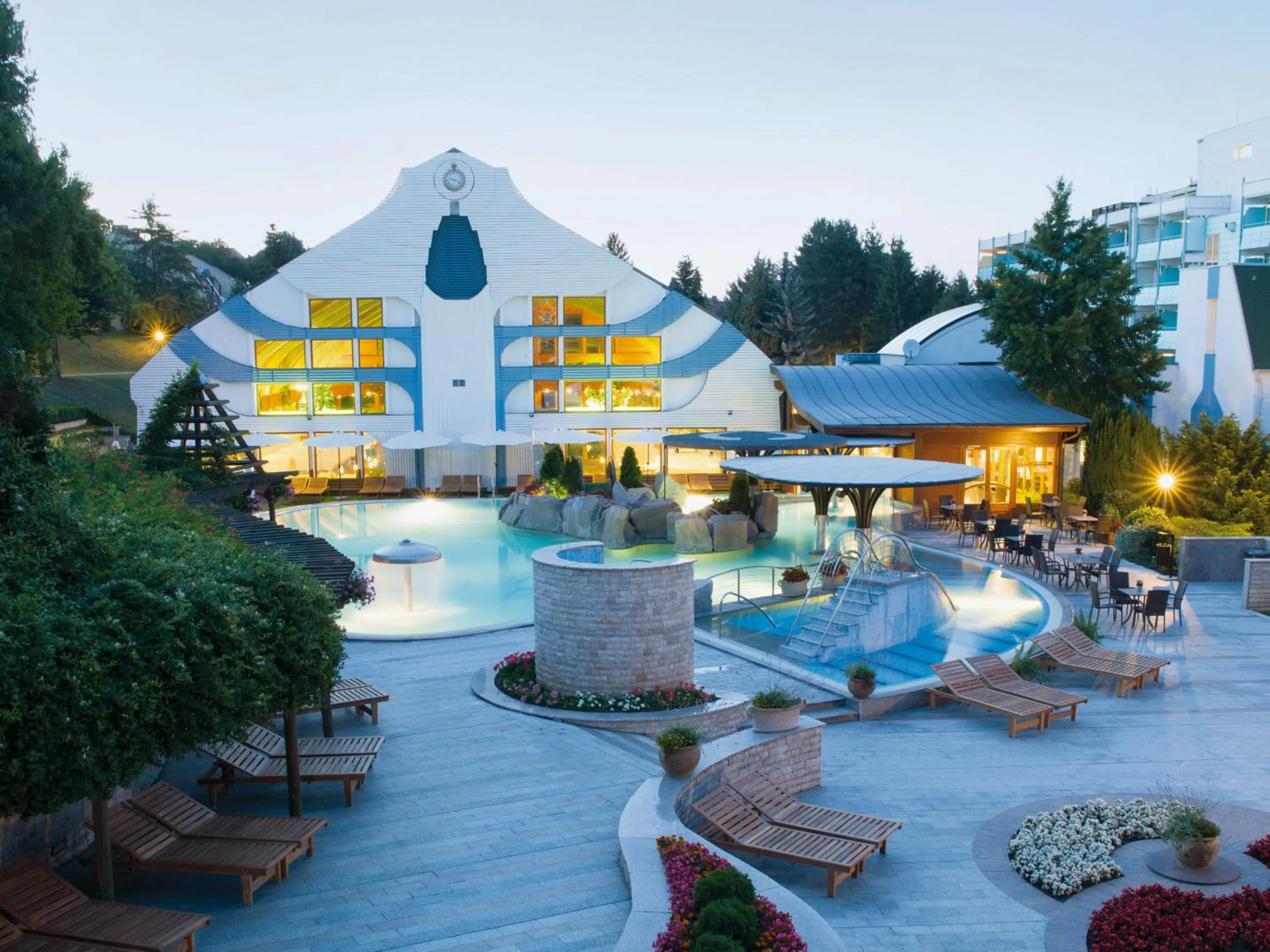 Property building in Hotel Carbona Thermal Spa