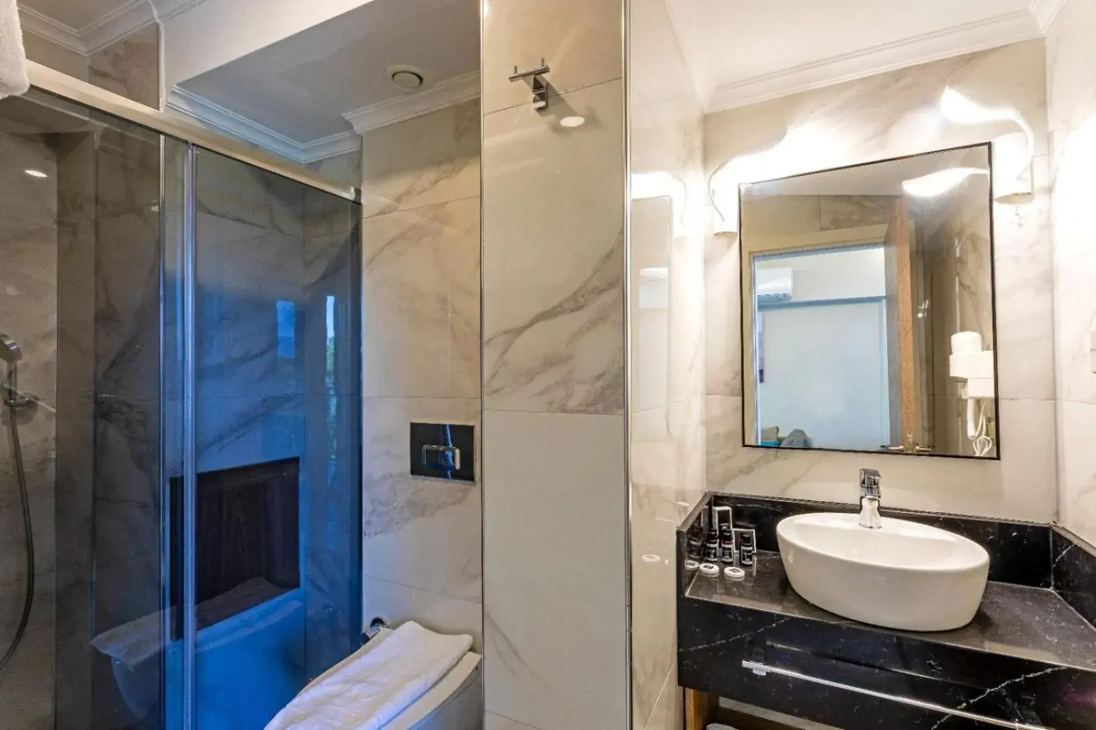 Deluxe Double Room with Sea View - single occupancy in Güllük Yalı Boutique Otel Deluxe Double Room with Sea View - single occupancy in Güllük Yalı Boutique Otel