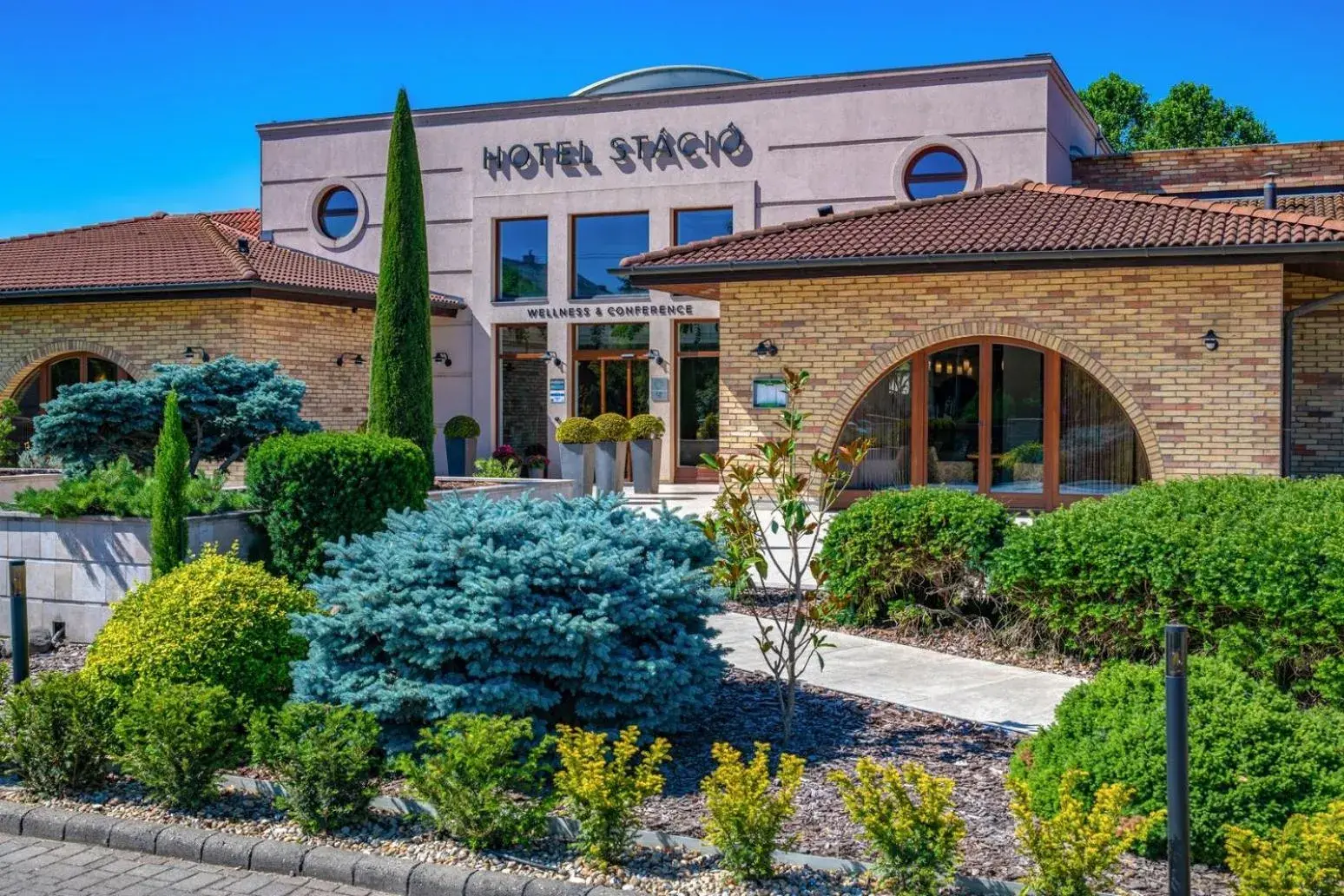 Facade/entrance in Budapest Airport Hotel Stáció Wellness & Konferencia Facade/entrance in Budapest Airport Hotel Stáció Wellness & Konferencia