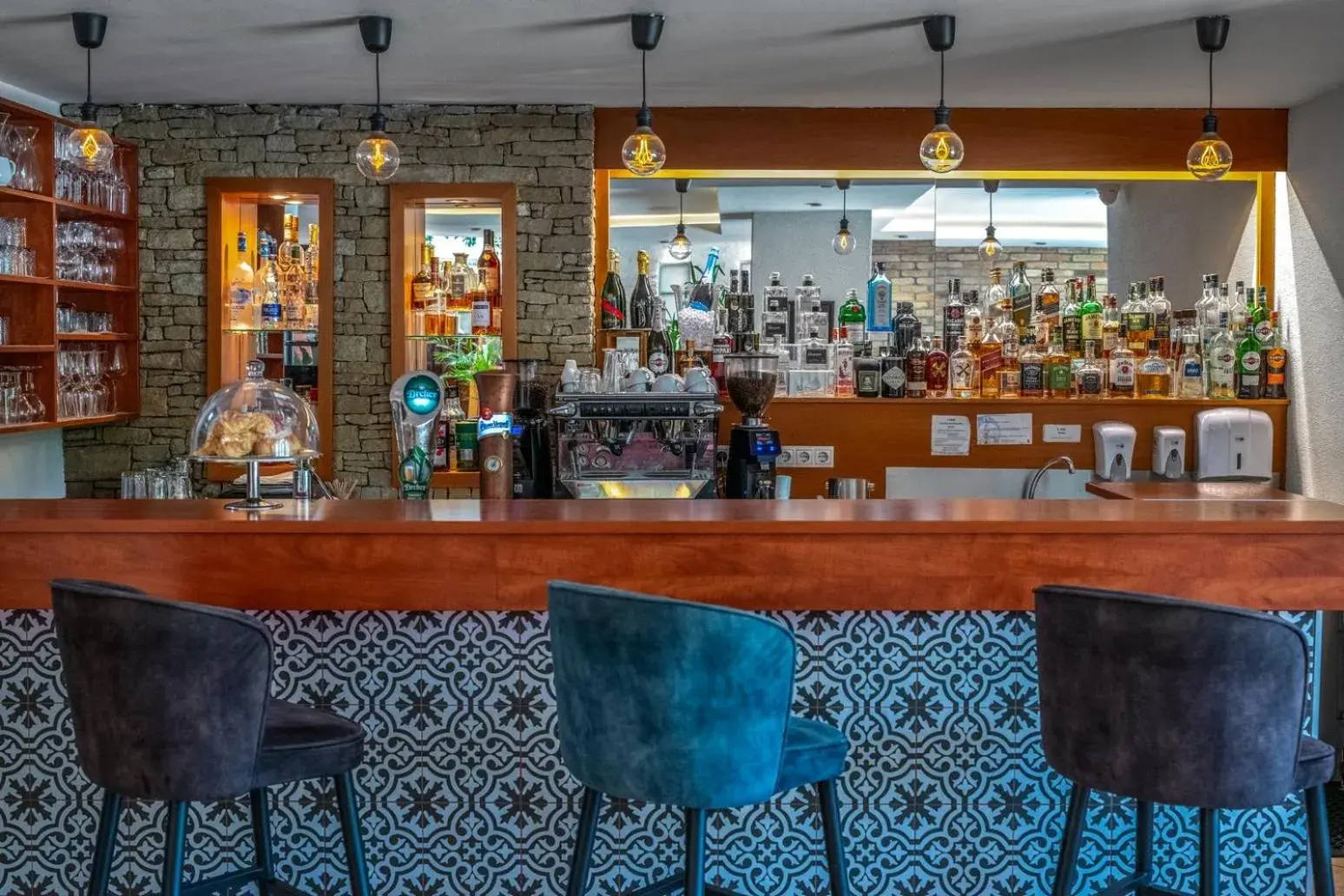 Lounge or bar in Budapest Airport Hotel Stáció Wellness & Konferencia Lounge or bar in Budapest Airport Hotel Stáció Wellness & Konferencia