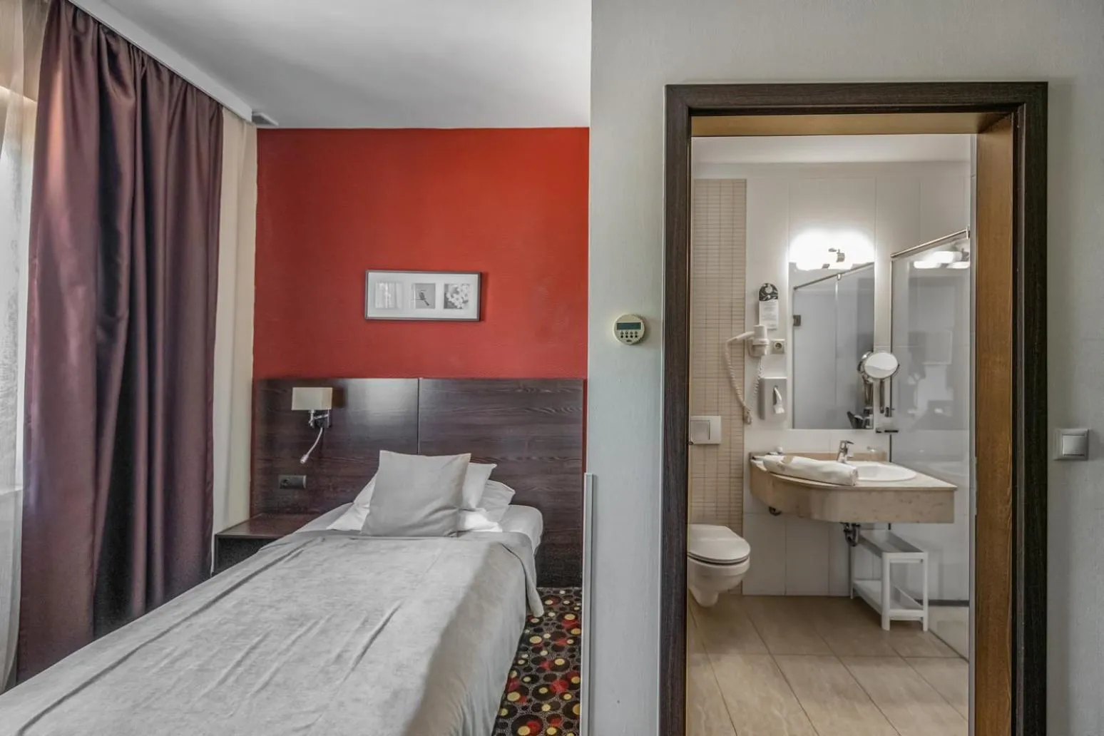 Photo of the whole room, Bed in Budapest Airport Hotel Stáció Wellness & Konferencia