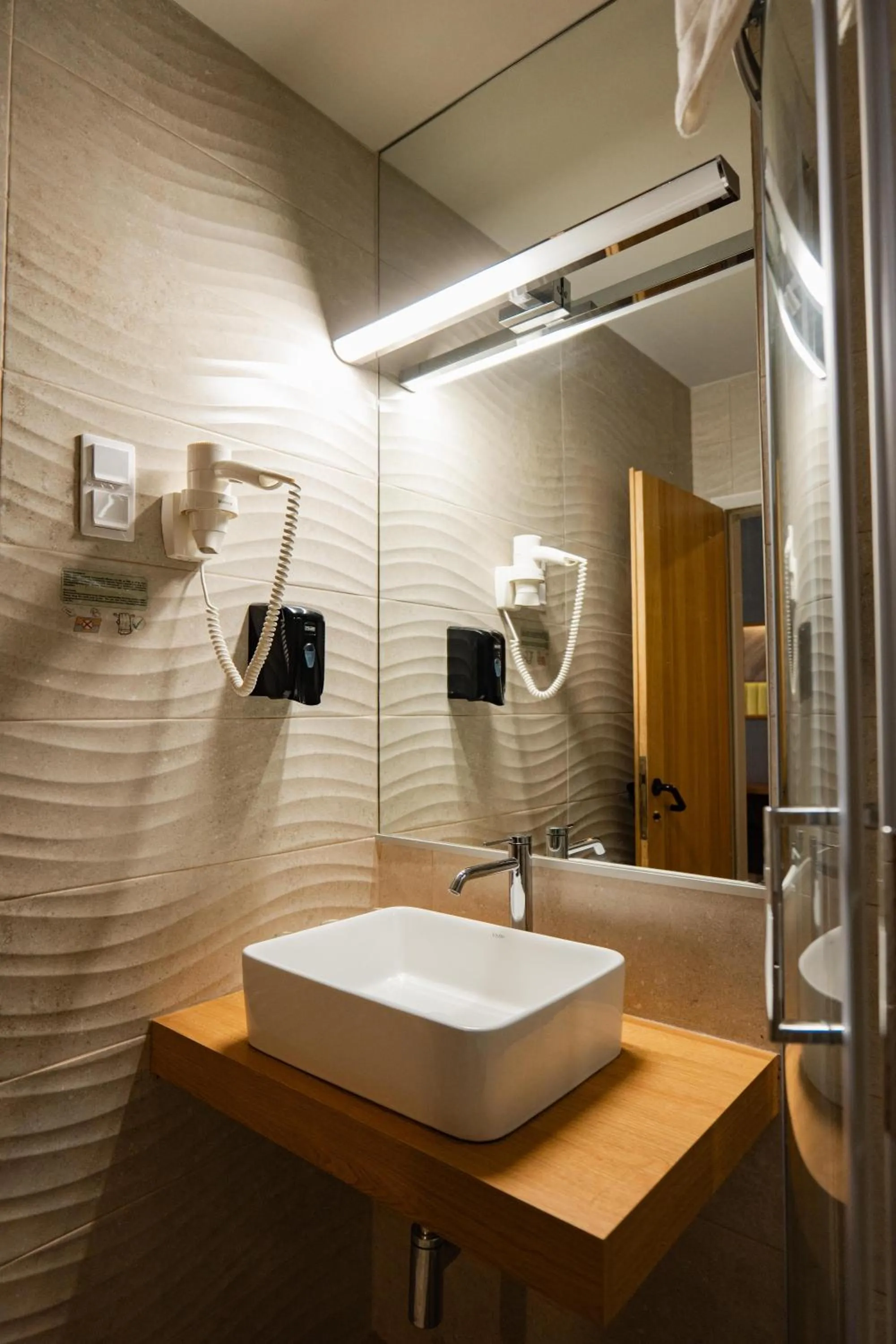 Shower in Pilvax Hotel Budapest