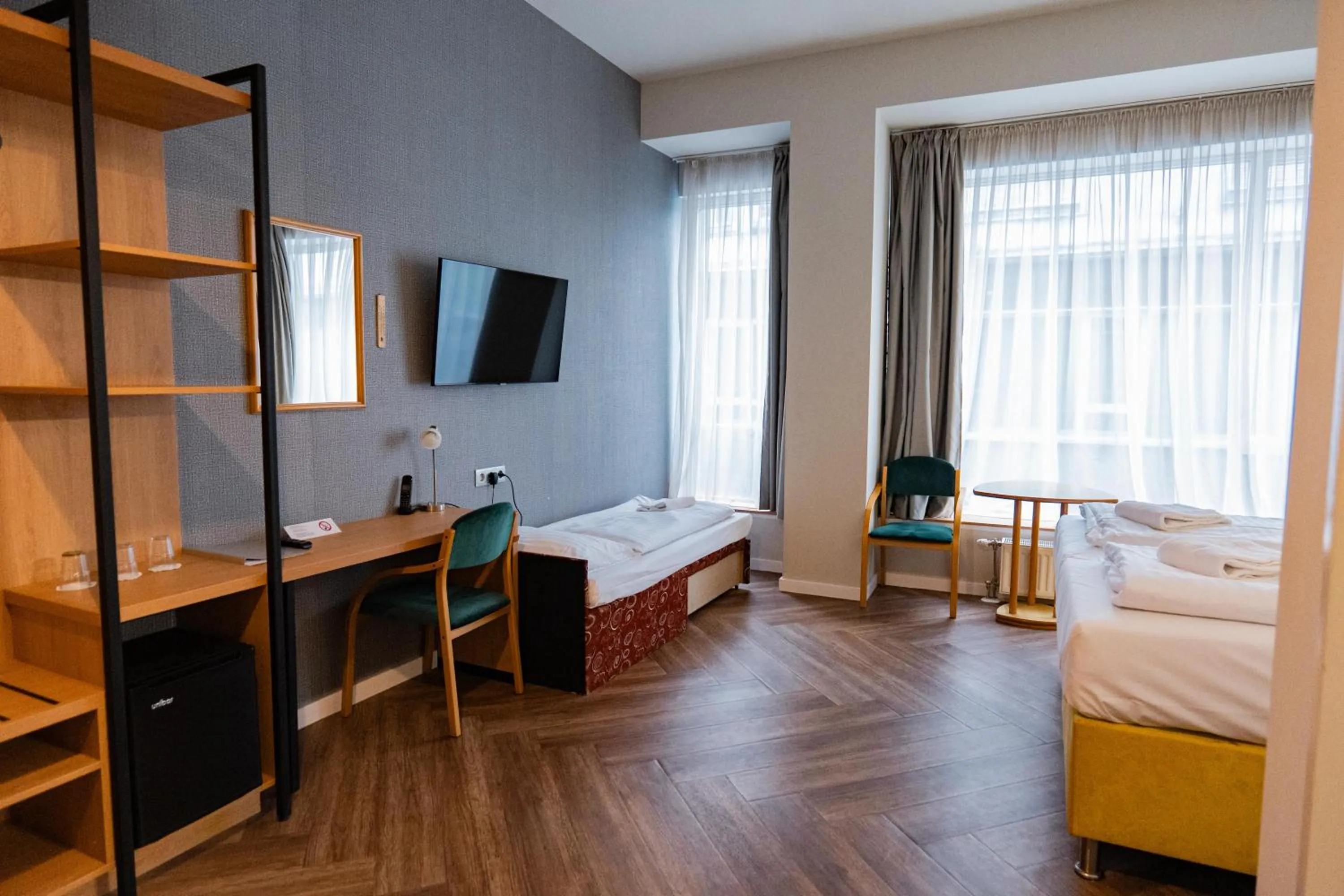 Communal lounge/ TV room, Bed in Pilvax Hotel Budapest