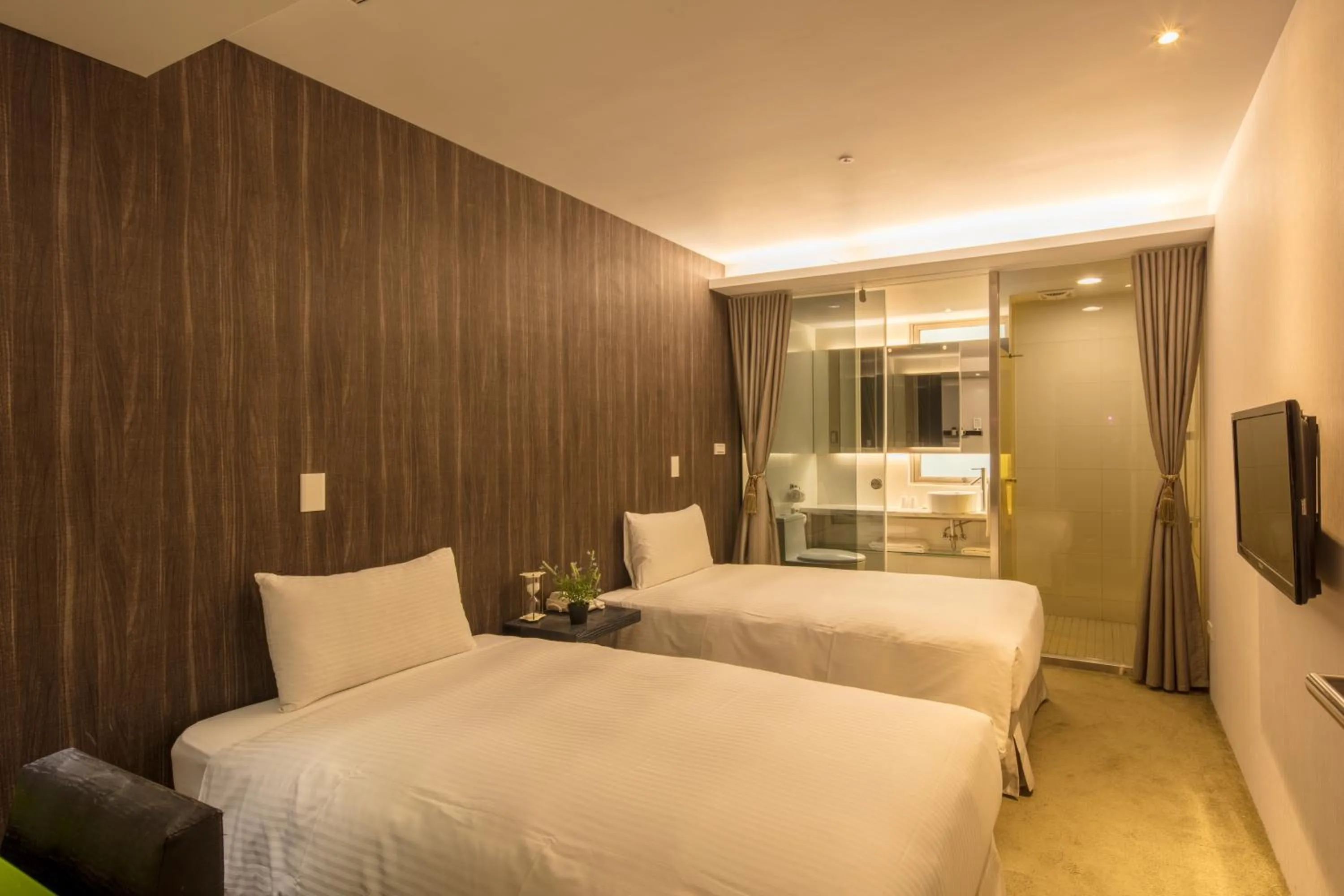 Photo of the whole room, Bed in Finders Hotel-Fu Qian