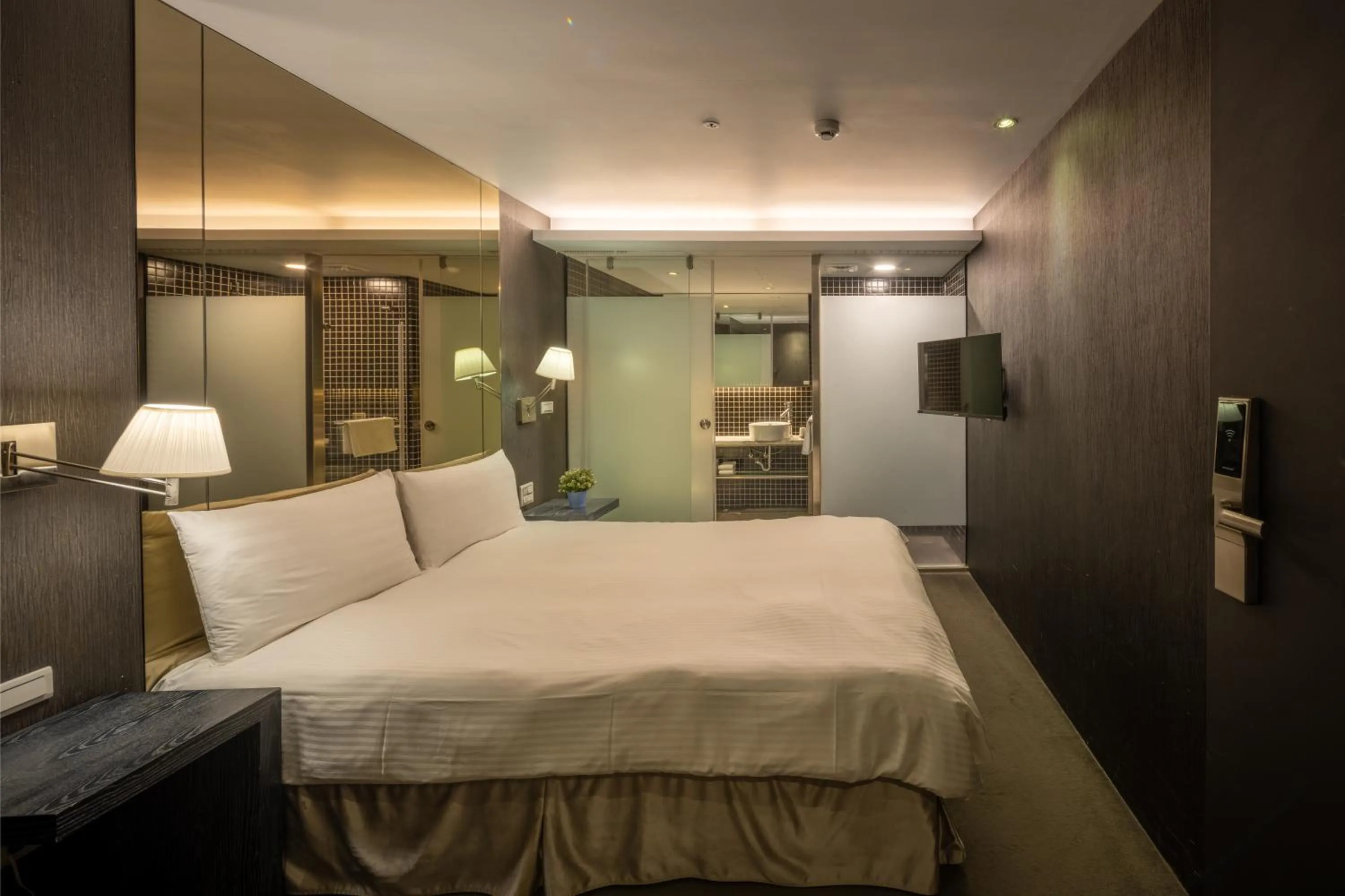 Photo of the whole room, Bed in Finders Hotel-Fu Qian