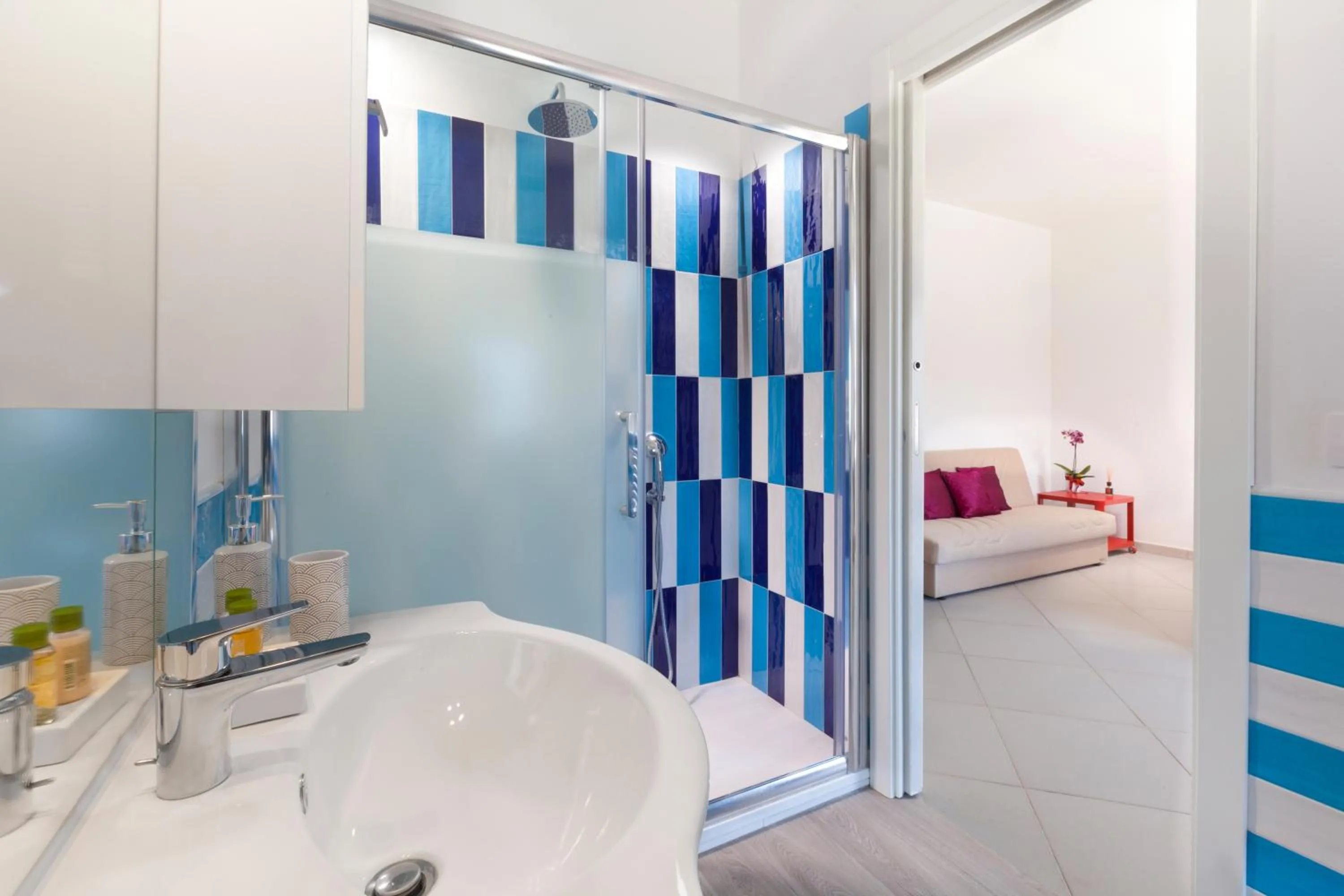 Bathroom, Bed in Estate4home - SOFIA FLORA