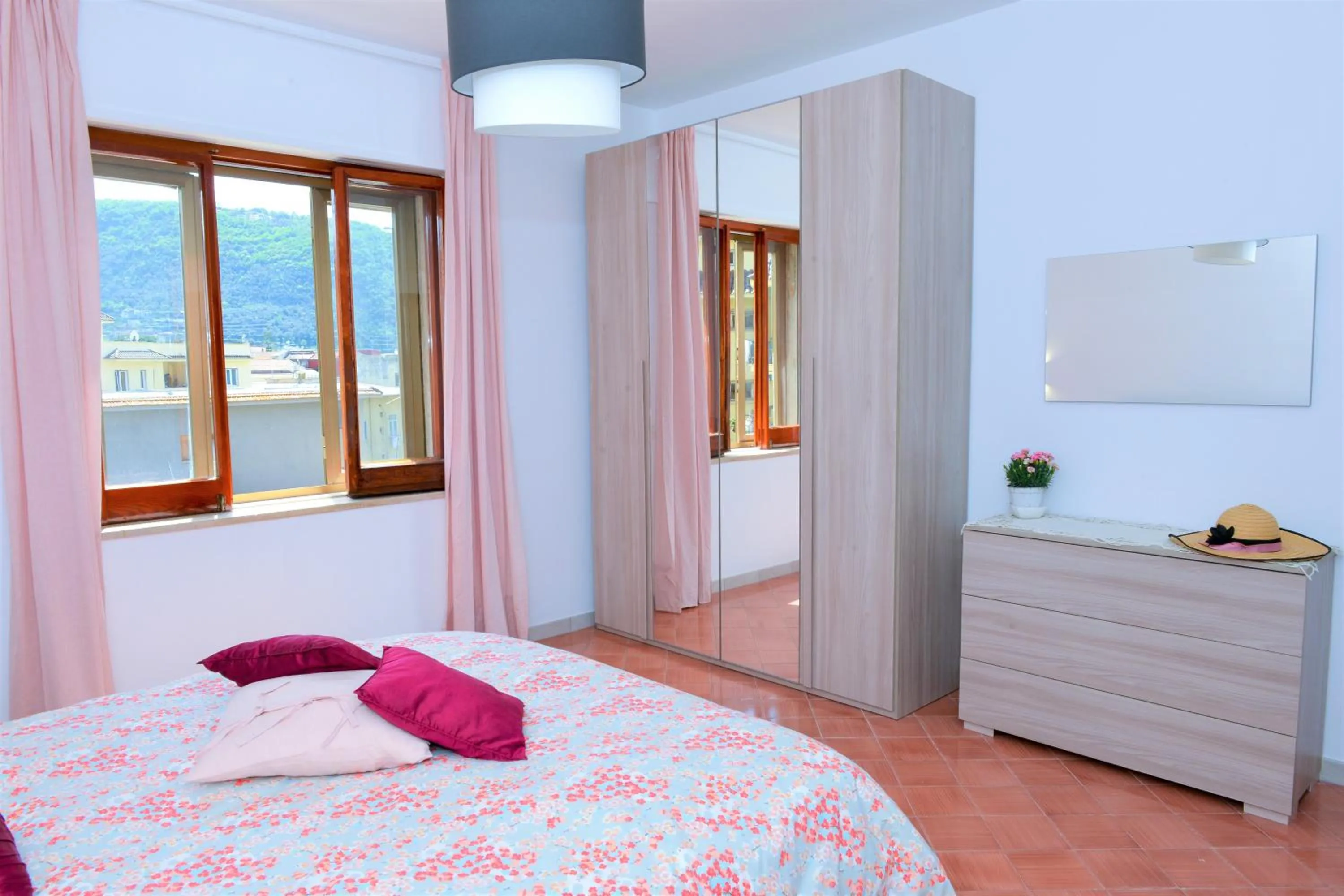 Bed in Estate4home - SOFIA FLORA