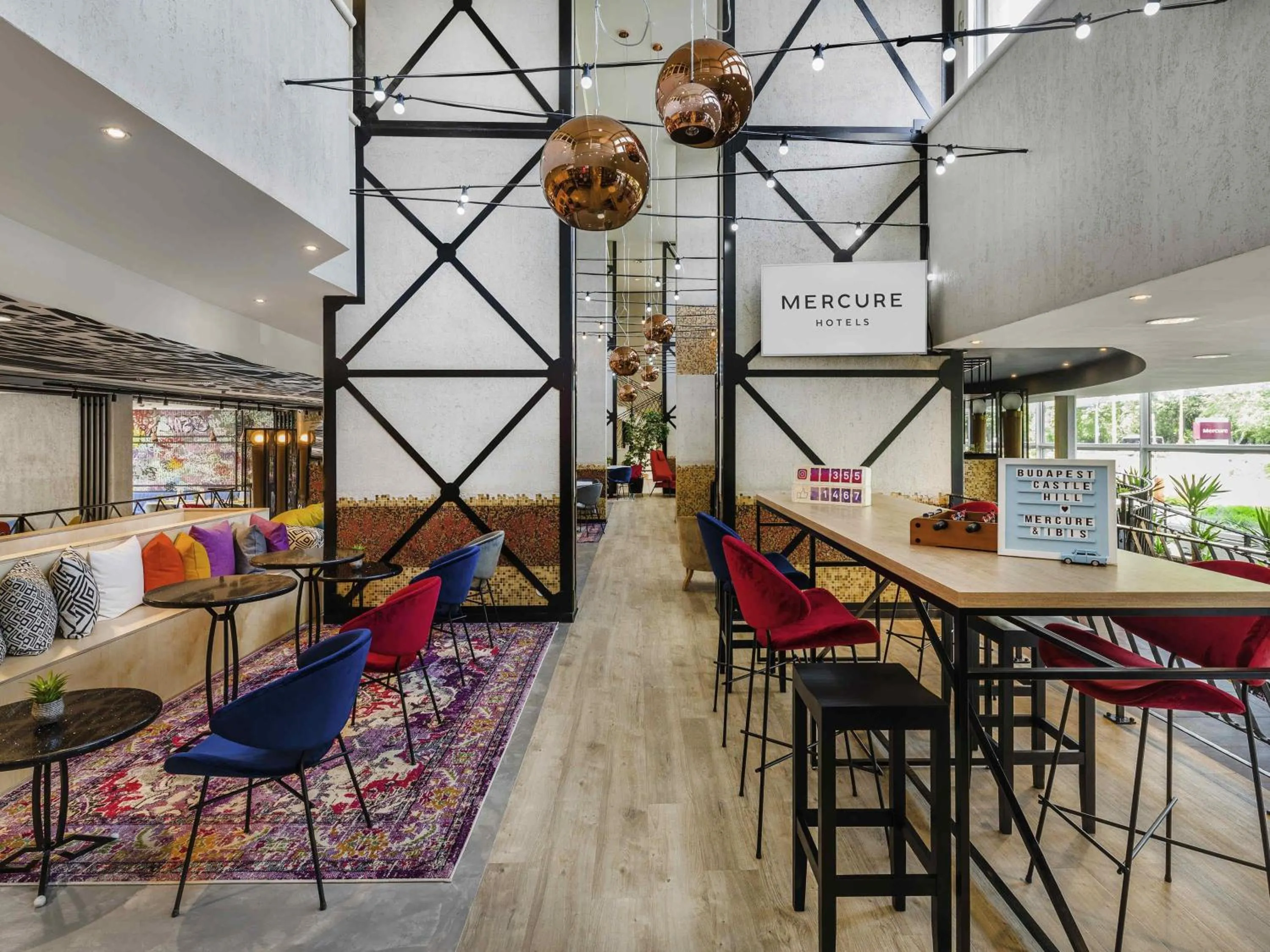 Lounge or bar in Mercure Budapest Castle Hill