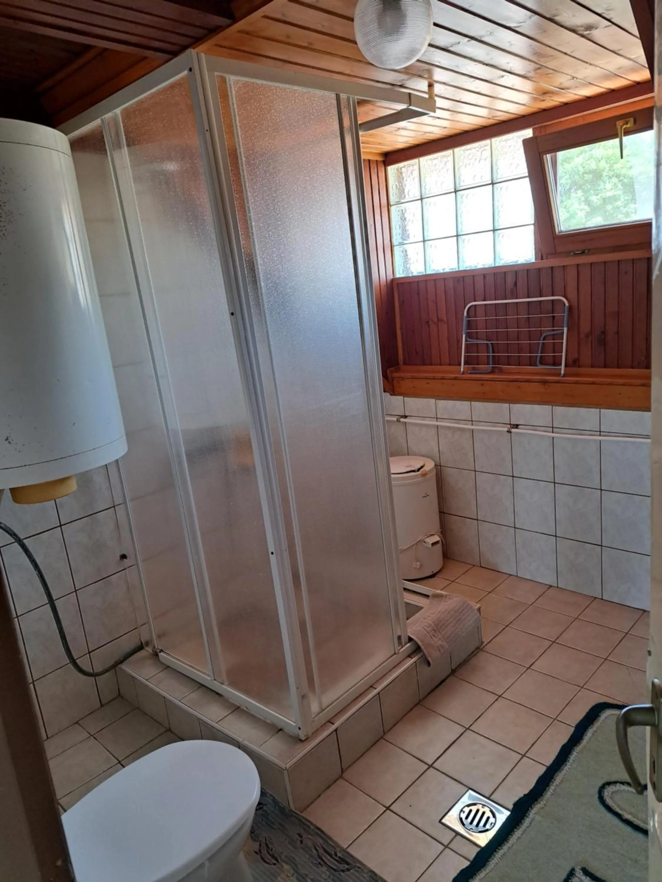 Bathroom in Pink Tulip Apartment House