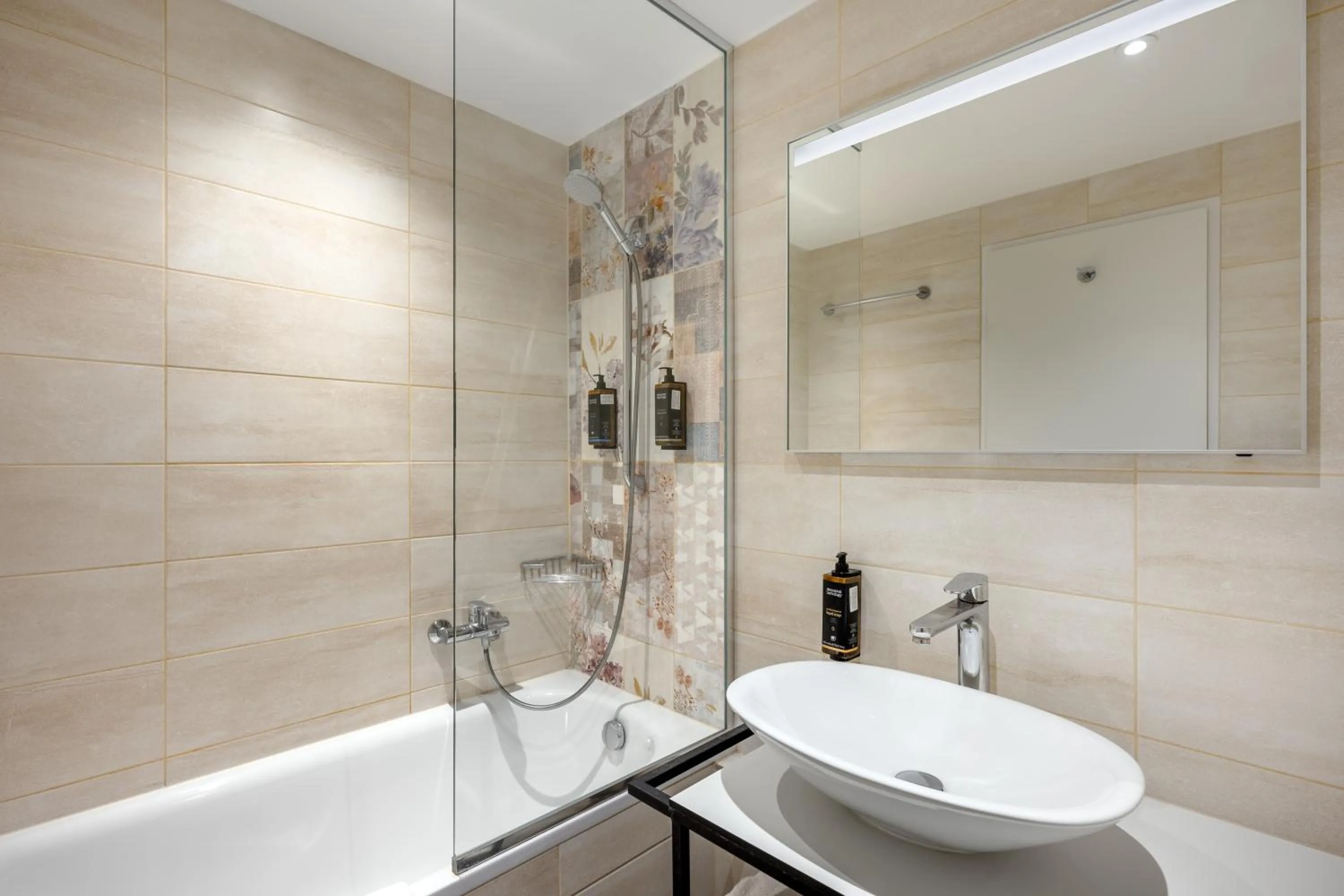 Bathroom in Mercure Budapest Korona