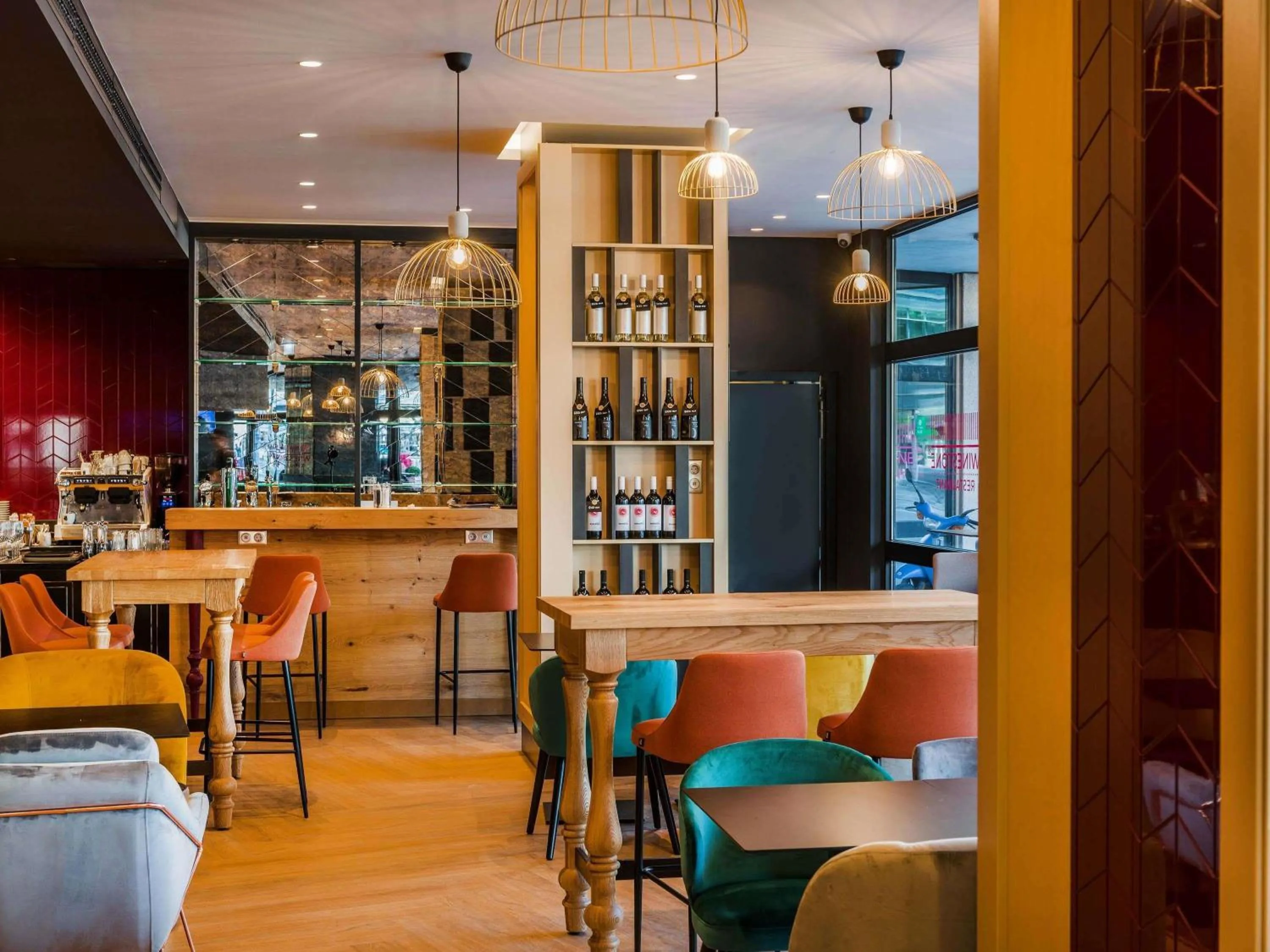 Lounge or bar in Mercure Budapest Korona