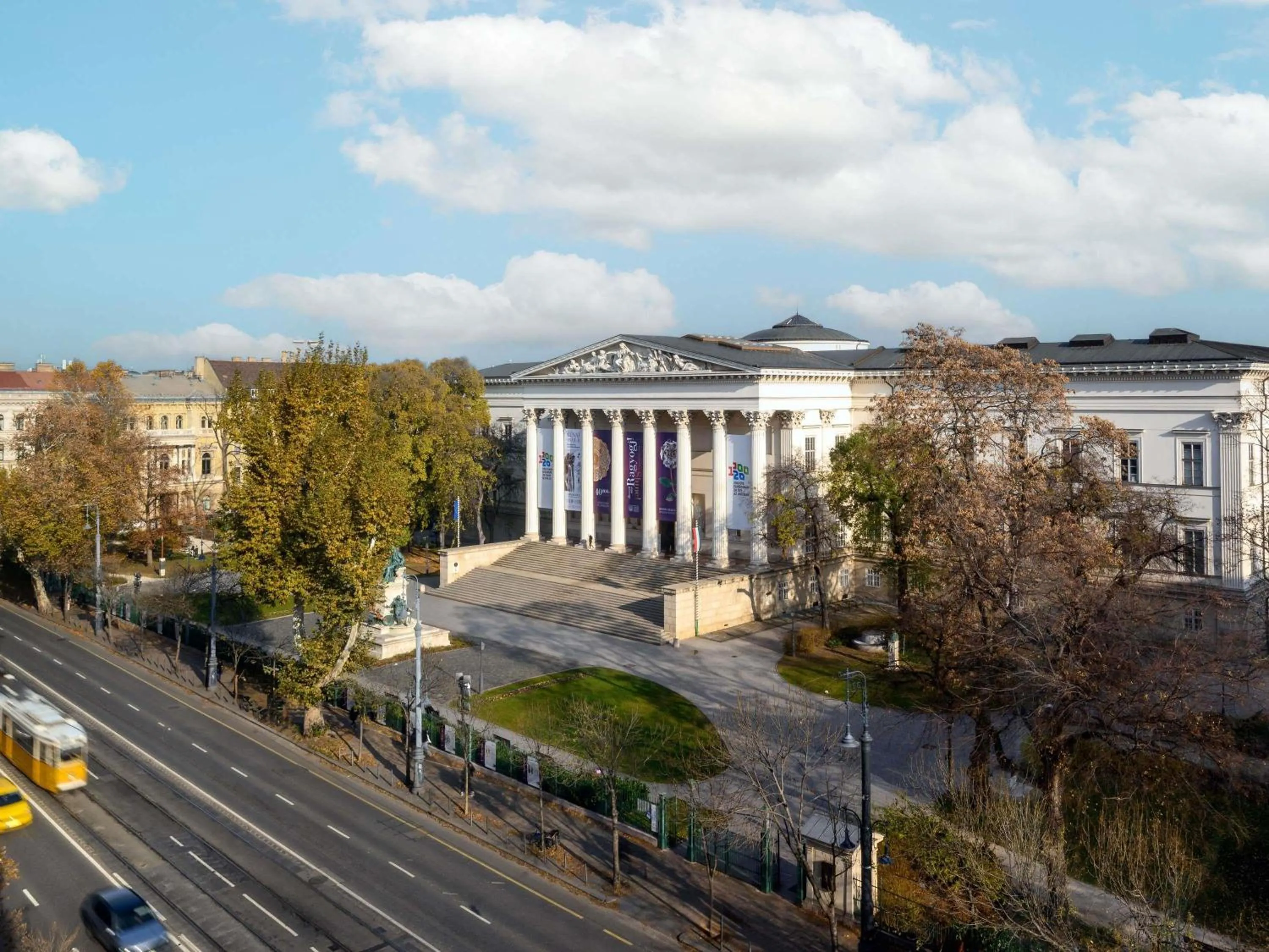 Bedroom in Mercure Budapest Korona