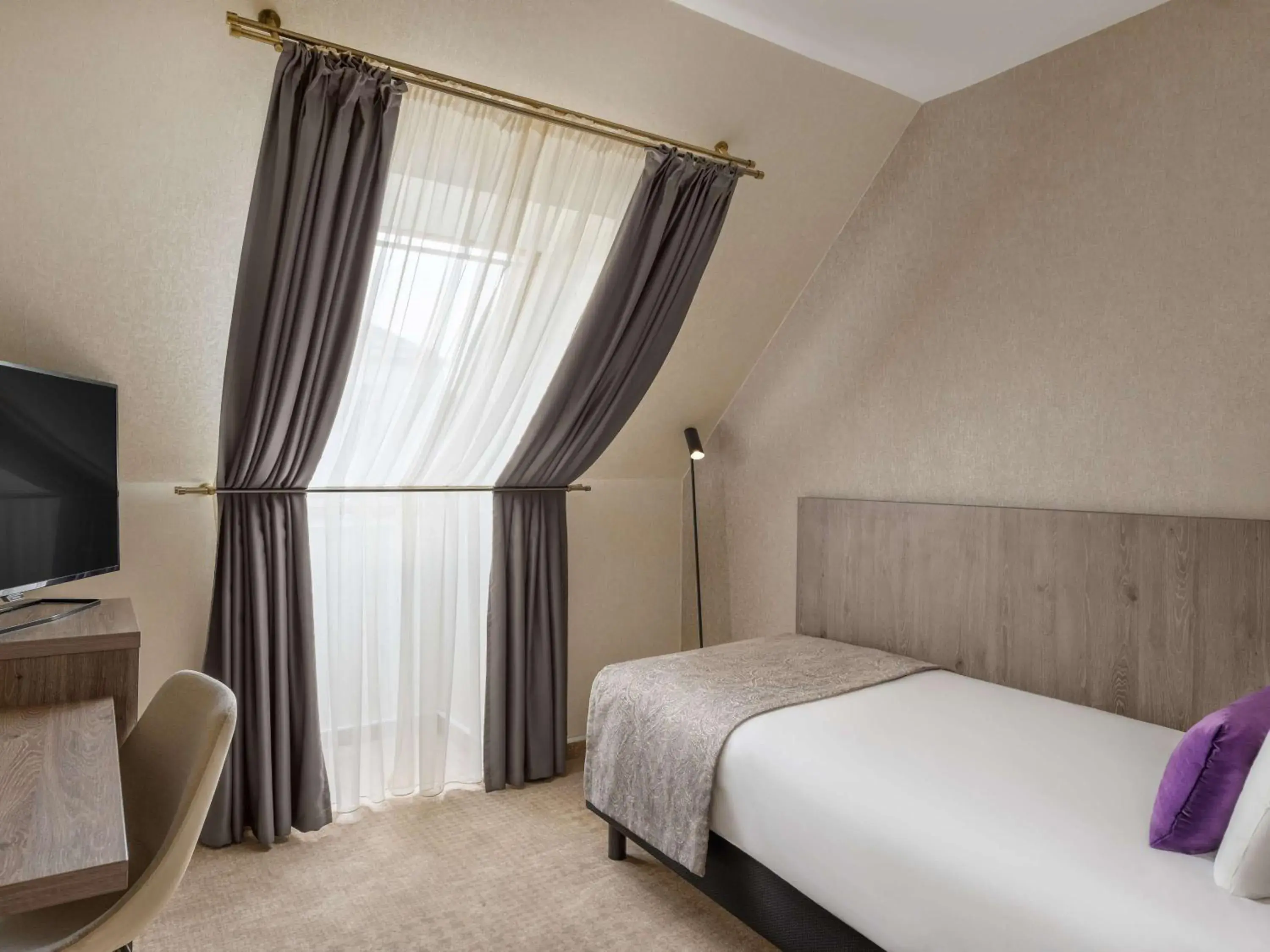 Bedroom, Bed in Mercure Budapest Korona Bedroom, Bed in Mercure Budapest Korona