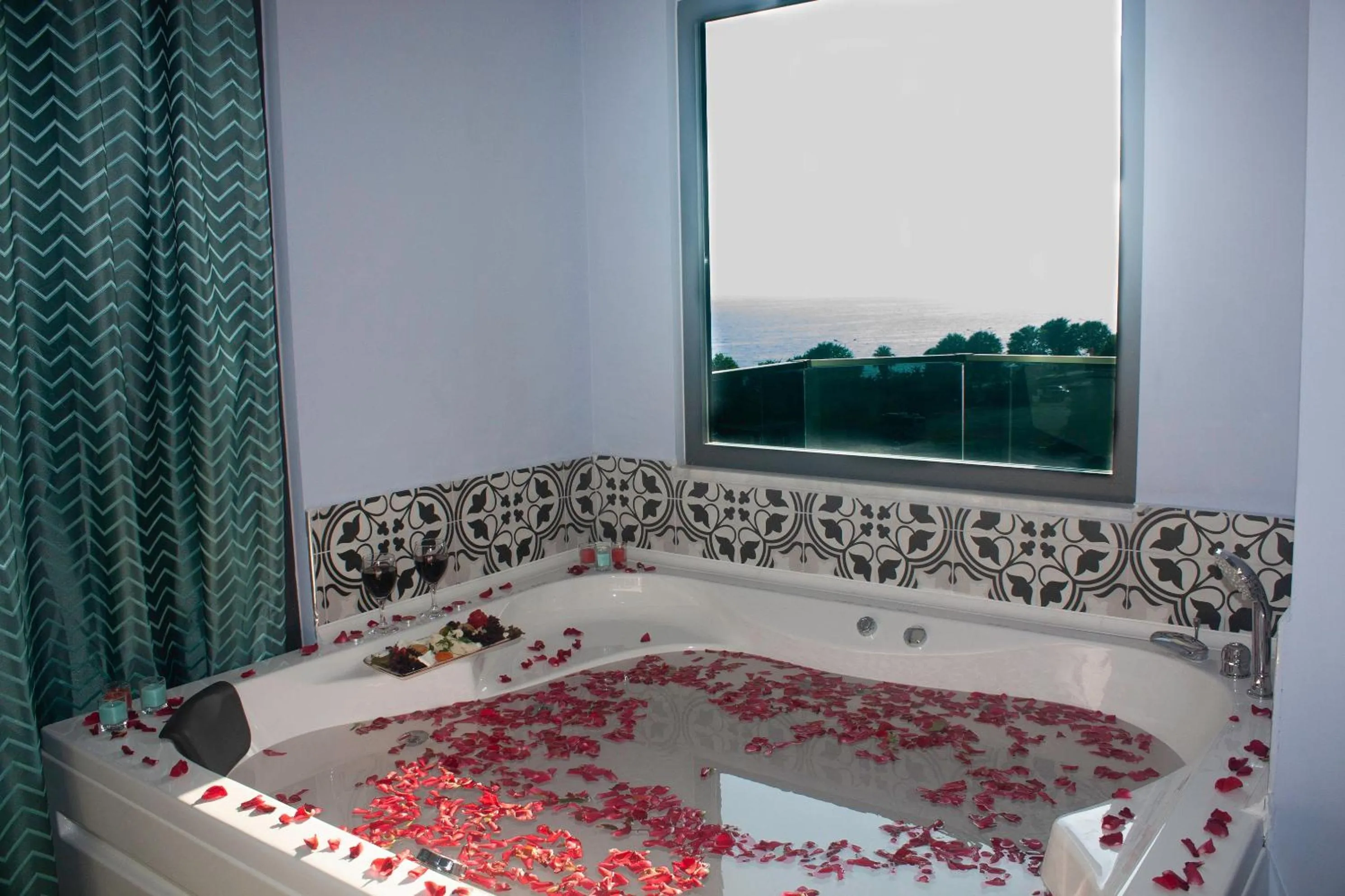 Bath in Livaneli Boutique Otel