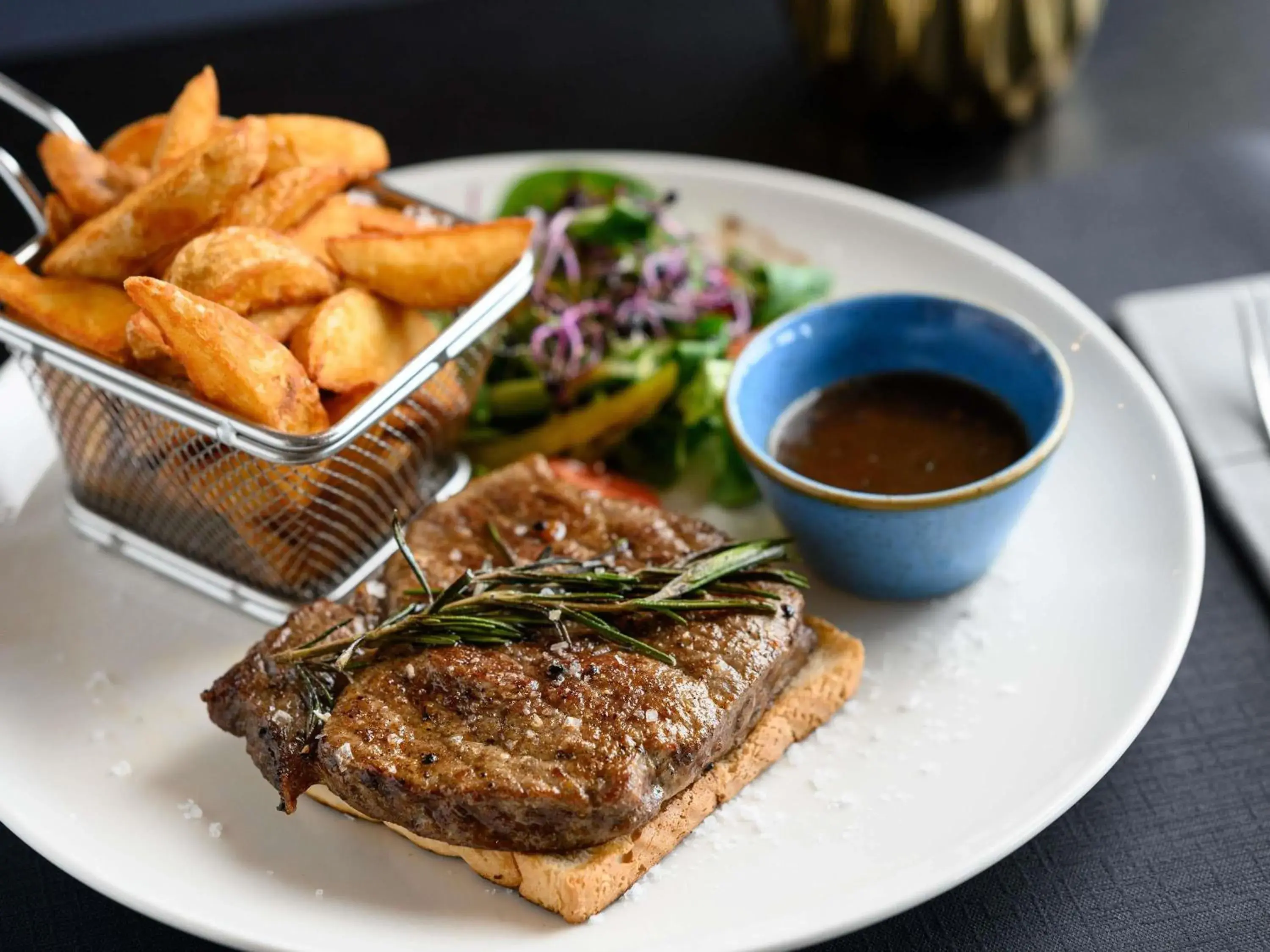 Restaurant/places to eat in Novotel Budapest Danube Restaurant/places to eat in Novotel Budapest Danube