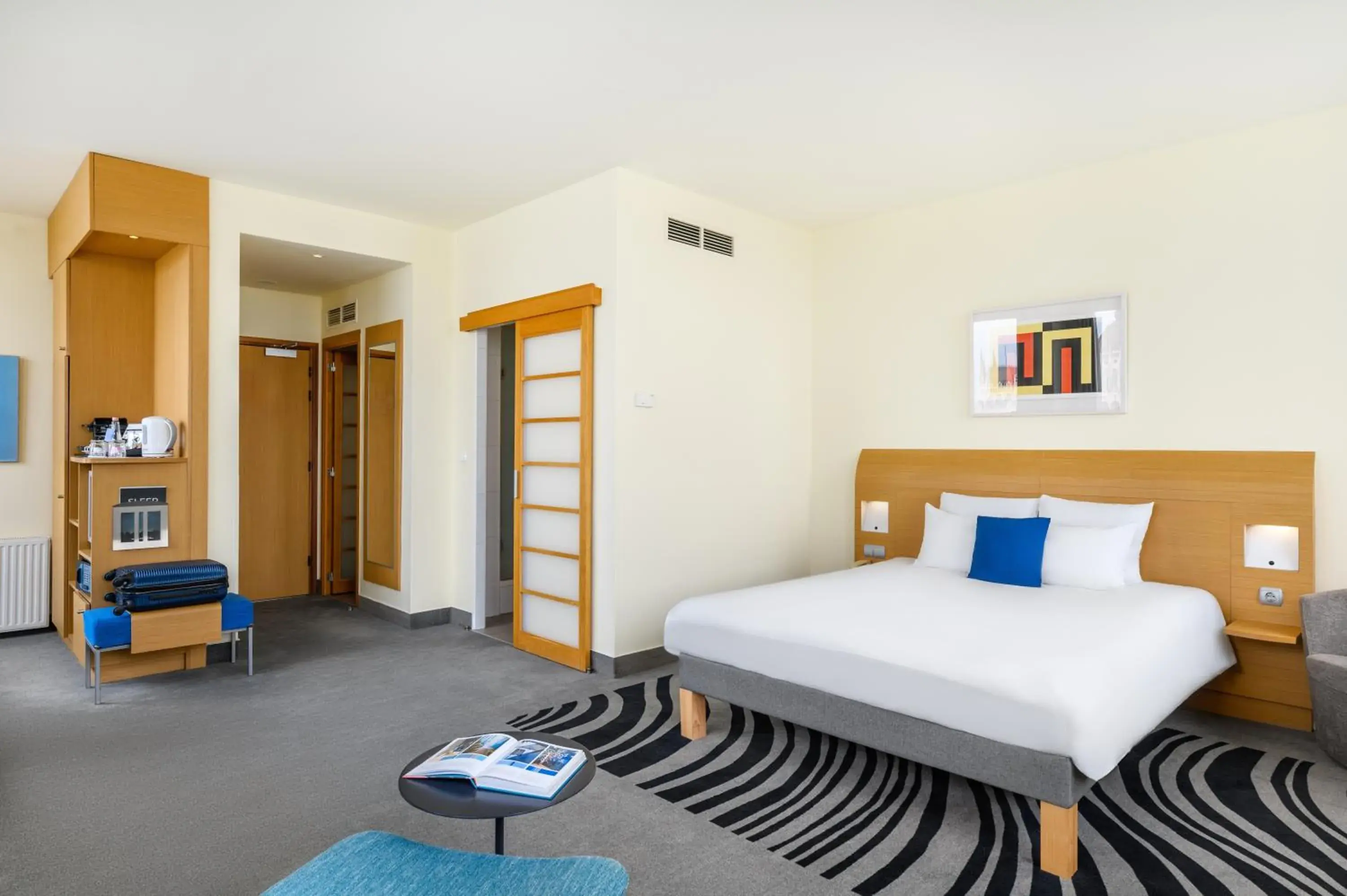 Property building, Bed in Novotel Budapest Danube Property building, Bed in Novotel Budapest Danube