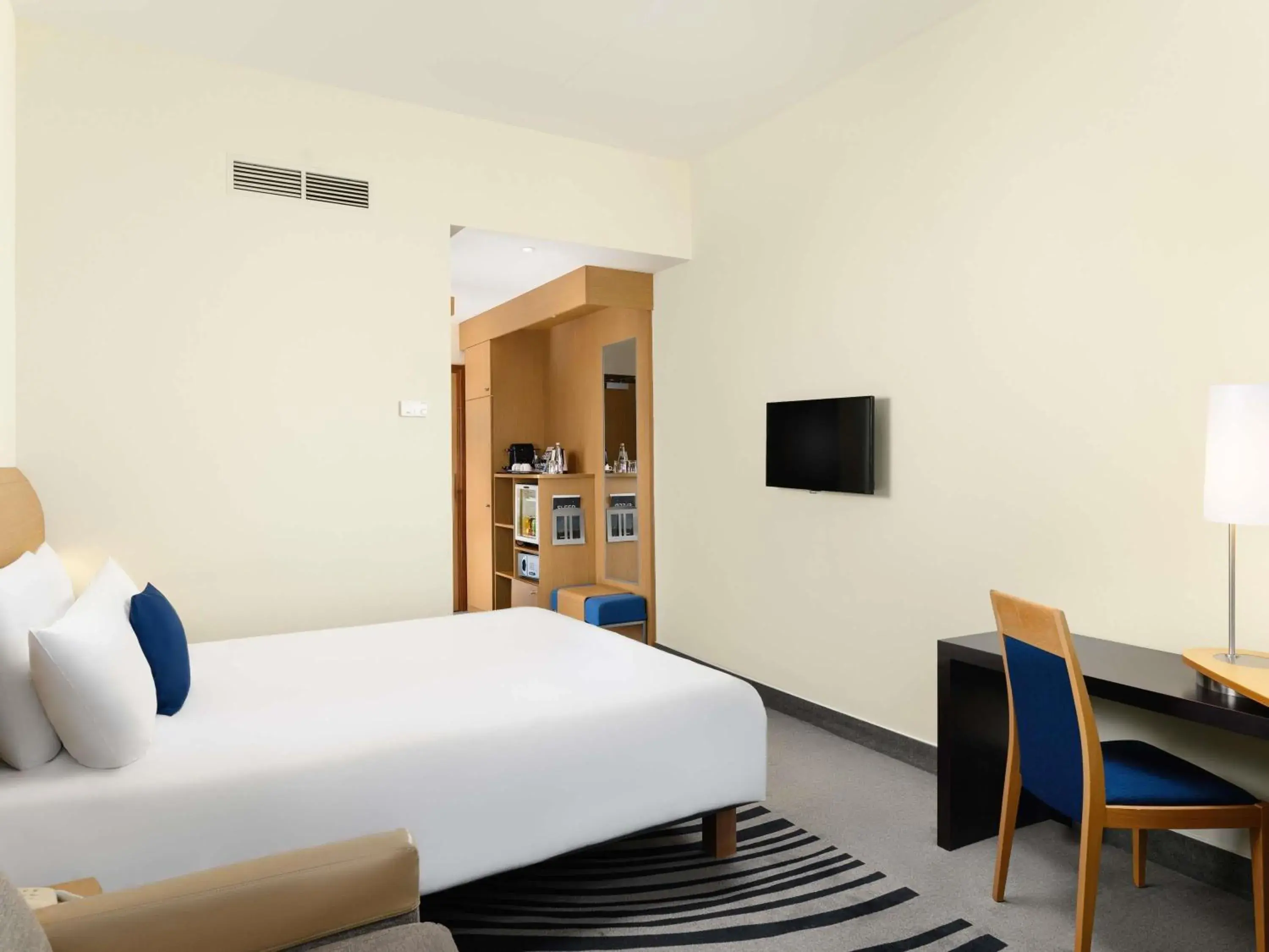 Bedroom, Bed in Novotel Budapest Danube Bedroom, Bed in Novotel Budapest Danube