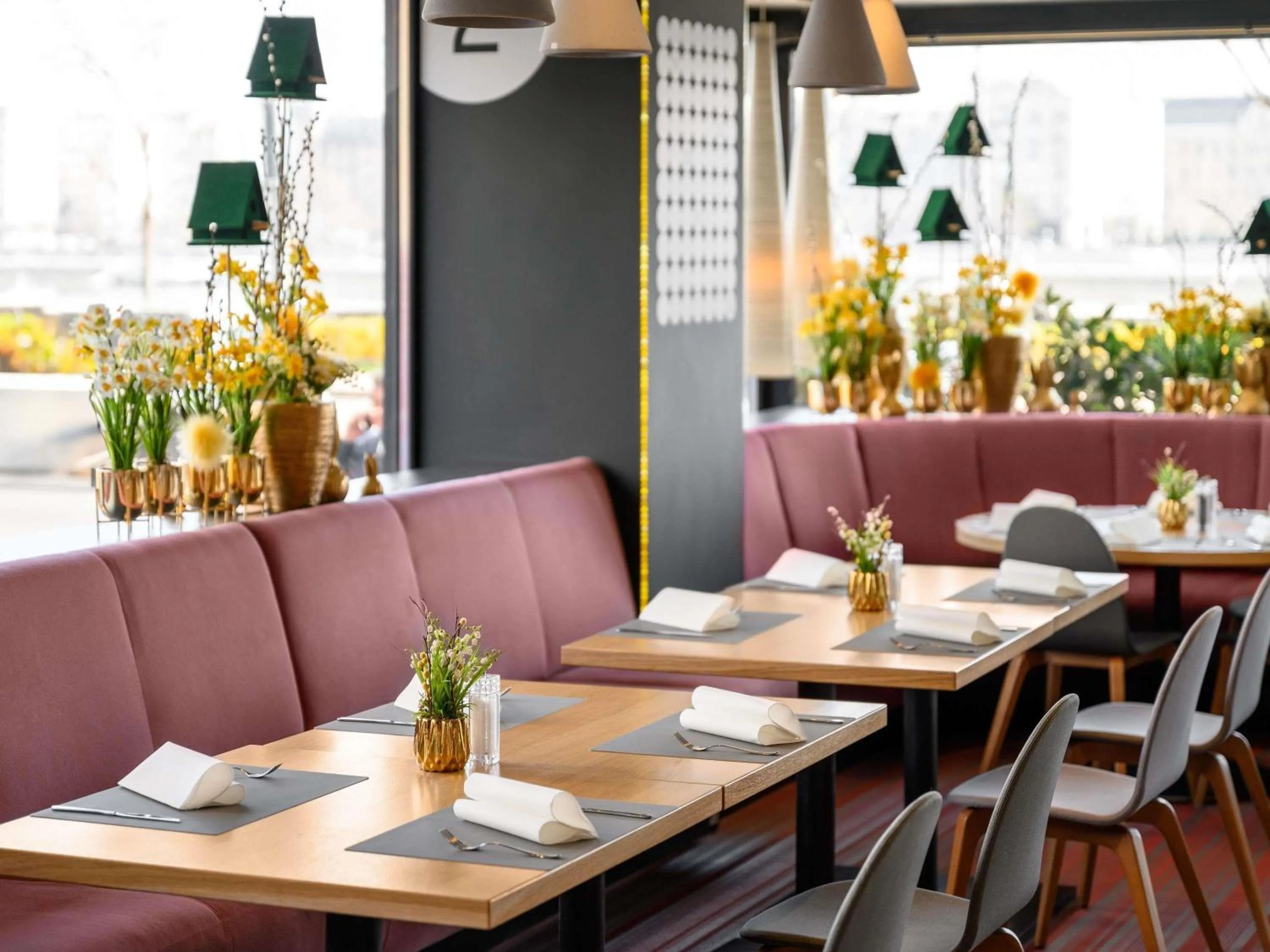 Restaurant/places to eat in Novotel Budapest Danube