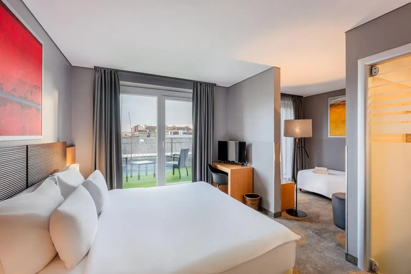 TV and multimedia, Bed in Hotel Museum Budapest TV and multimedia, Bed in Hotel Museum Budapest