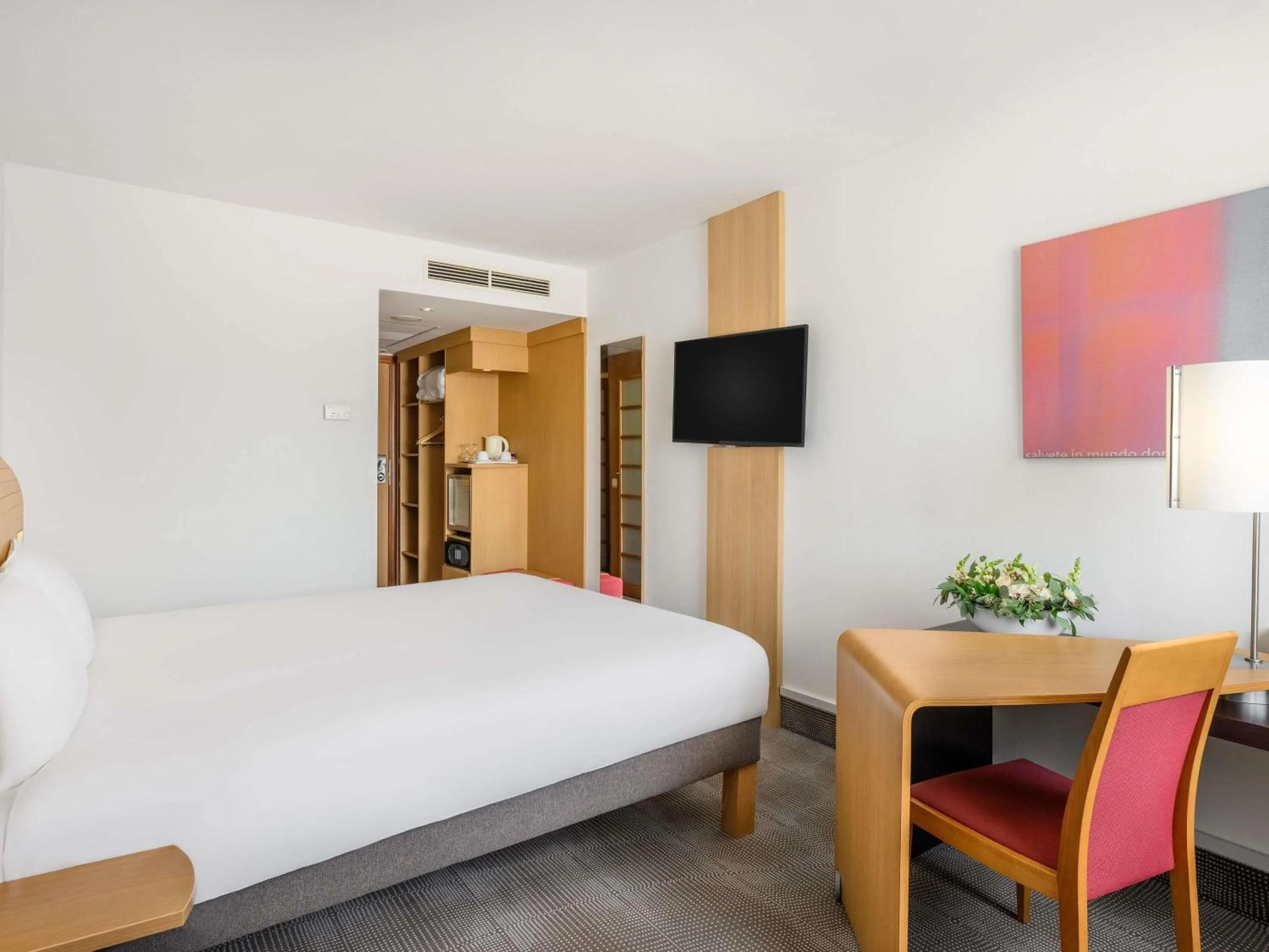 Bedroom, Bed in Novotel Budapest City