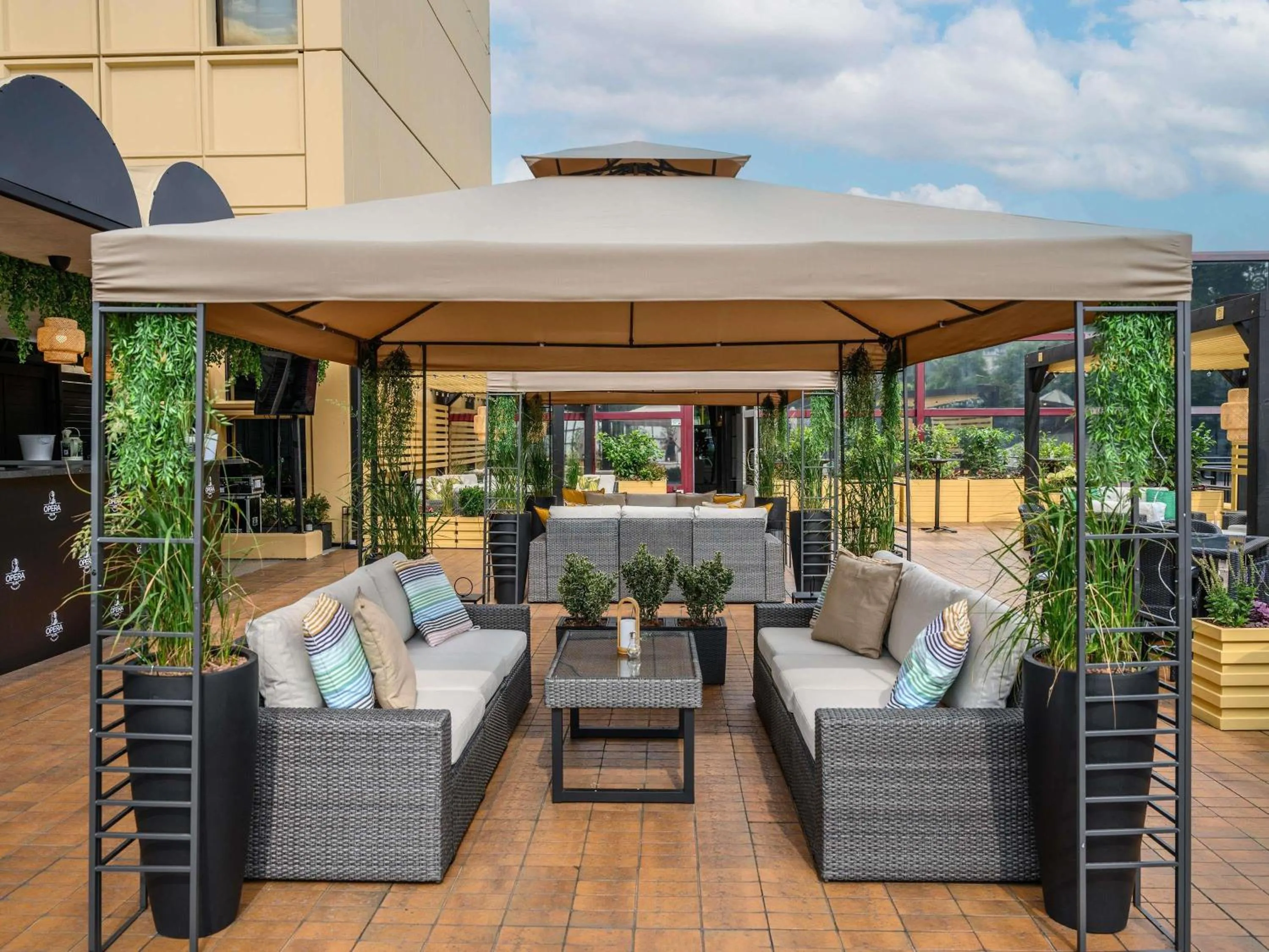 Lounge or bar in Novotel Budapest City