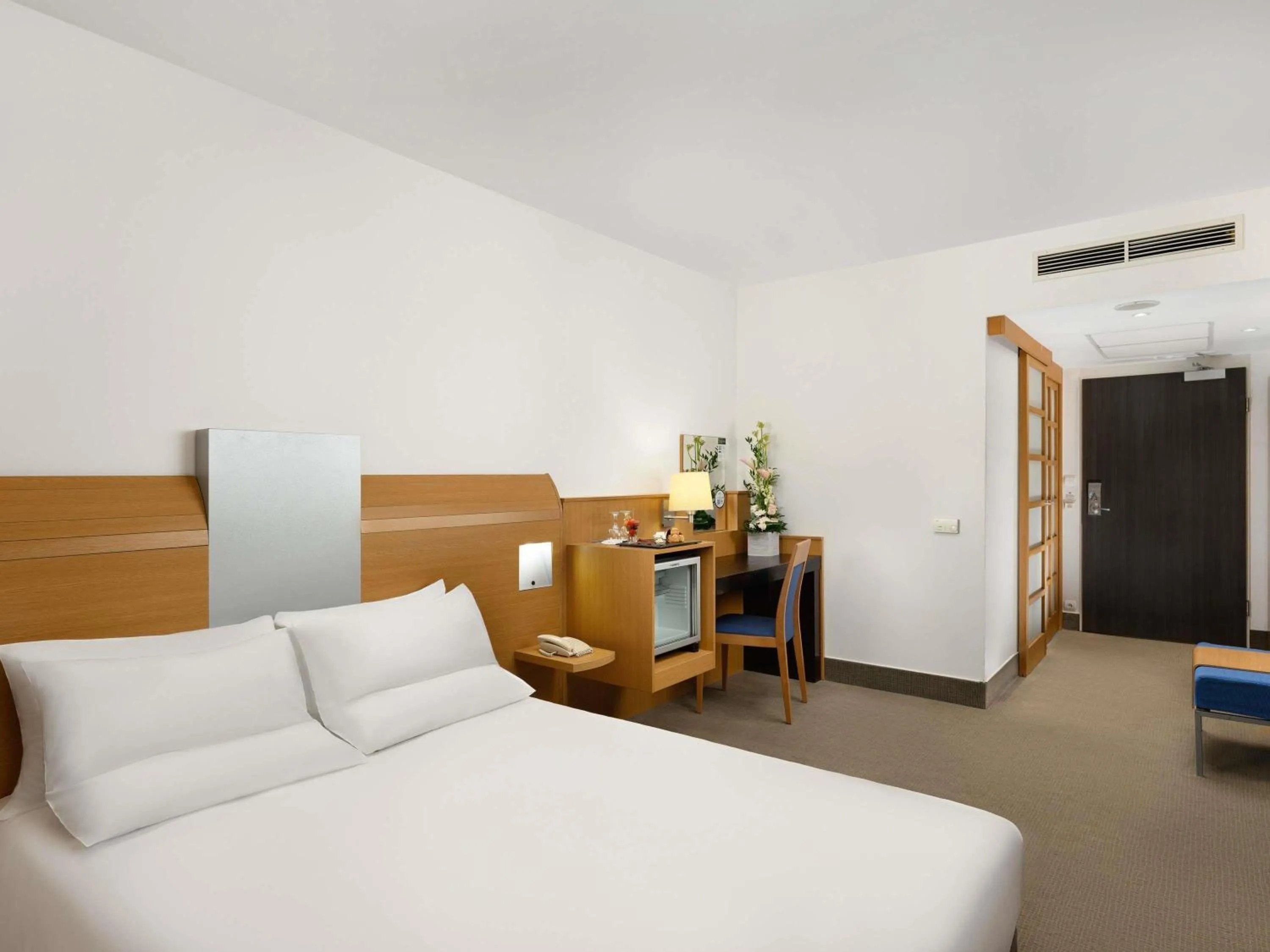 Bedroom, Bed in Novotel Budapest City