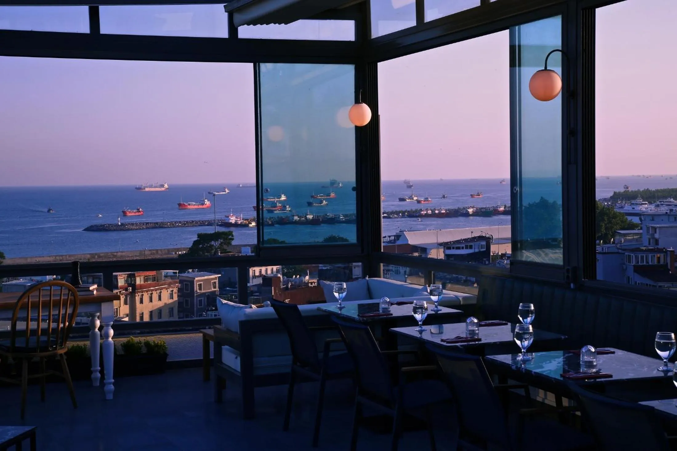 Restaurant/places to eat in HOTEL BRONTE