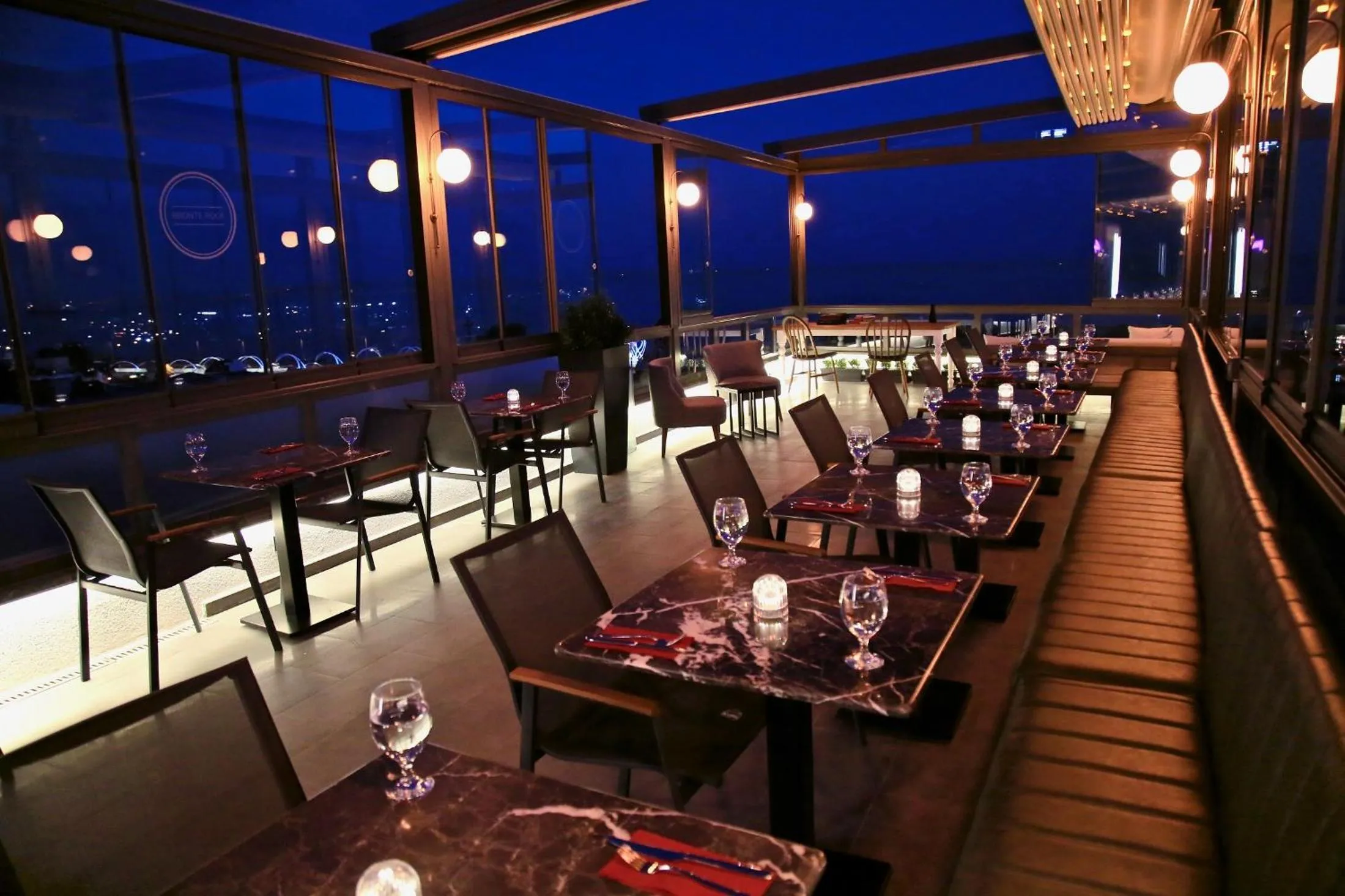 Restaurant/places to eat in HOTEL BRONTE