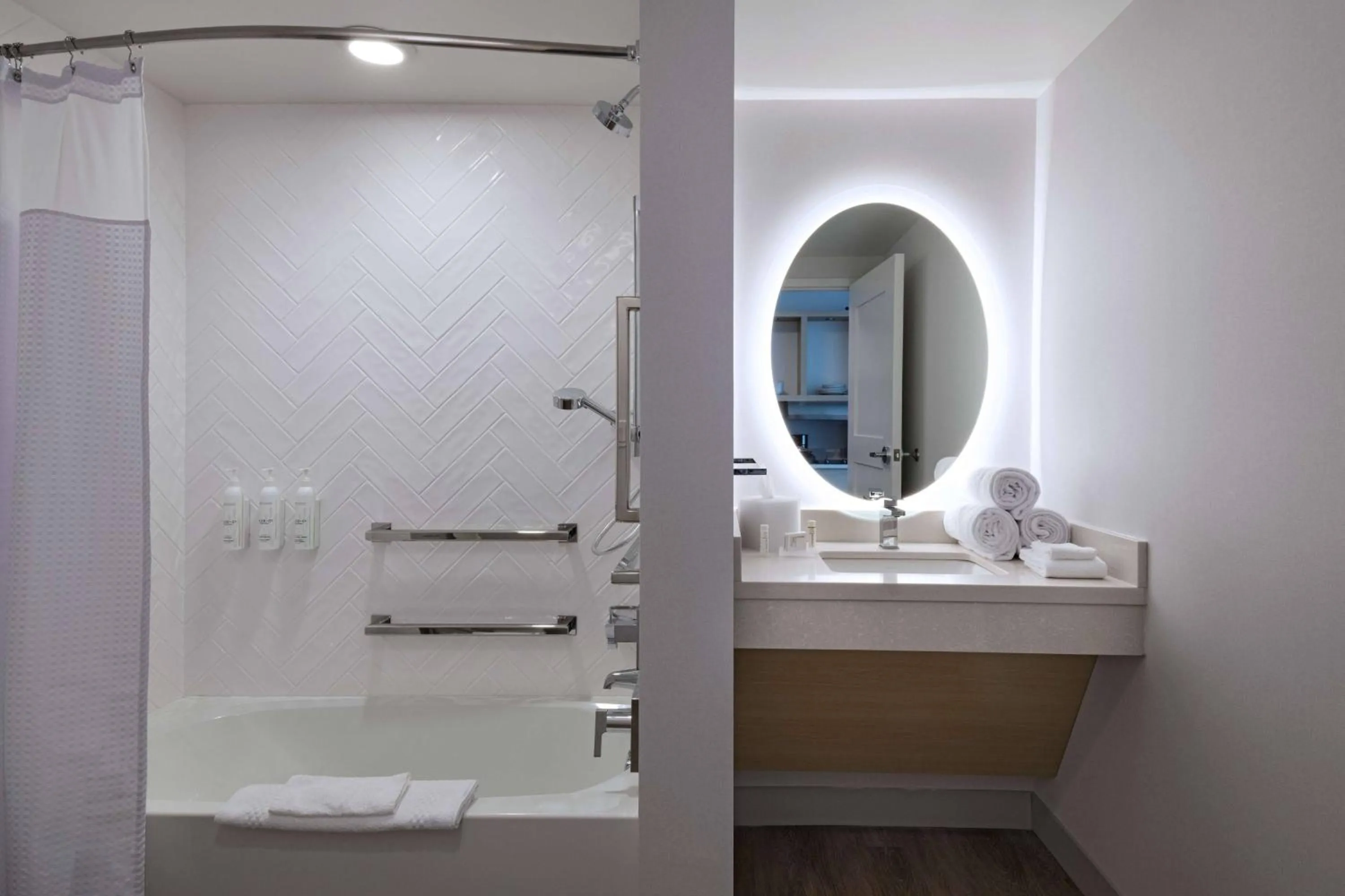 Bathroom in TownePlace Suites by Marriott Brentwood