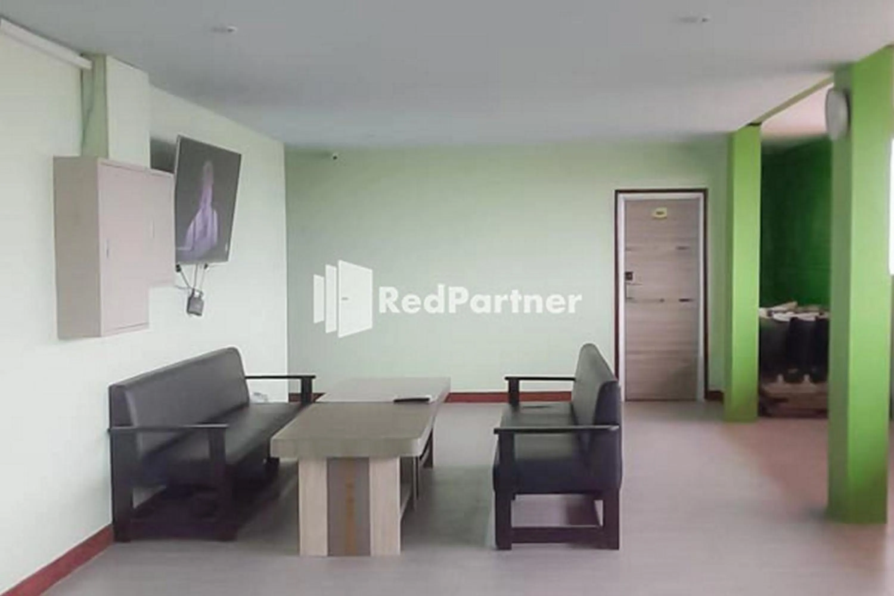 Living room in Guest House Anak Raja Pangkalan Bun Syariah Mitra RedDoorz