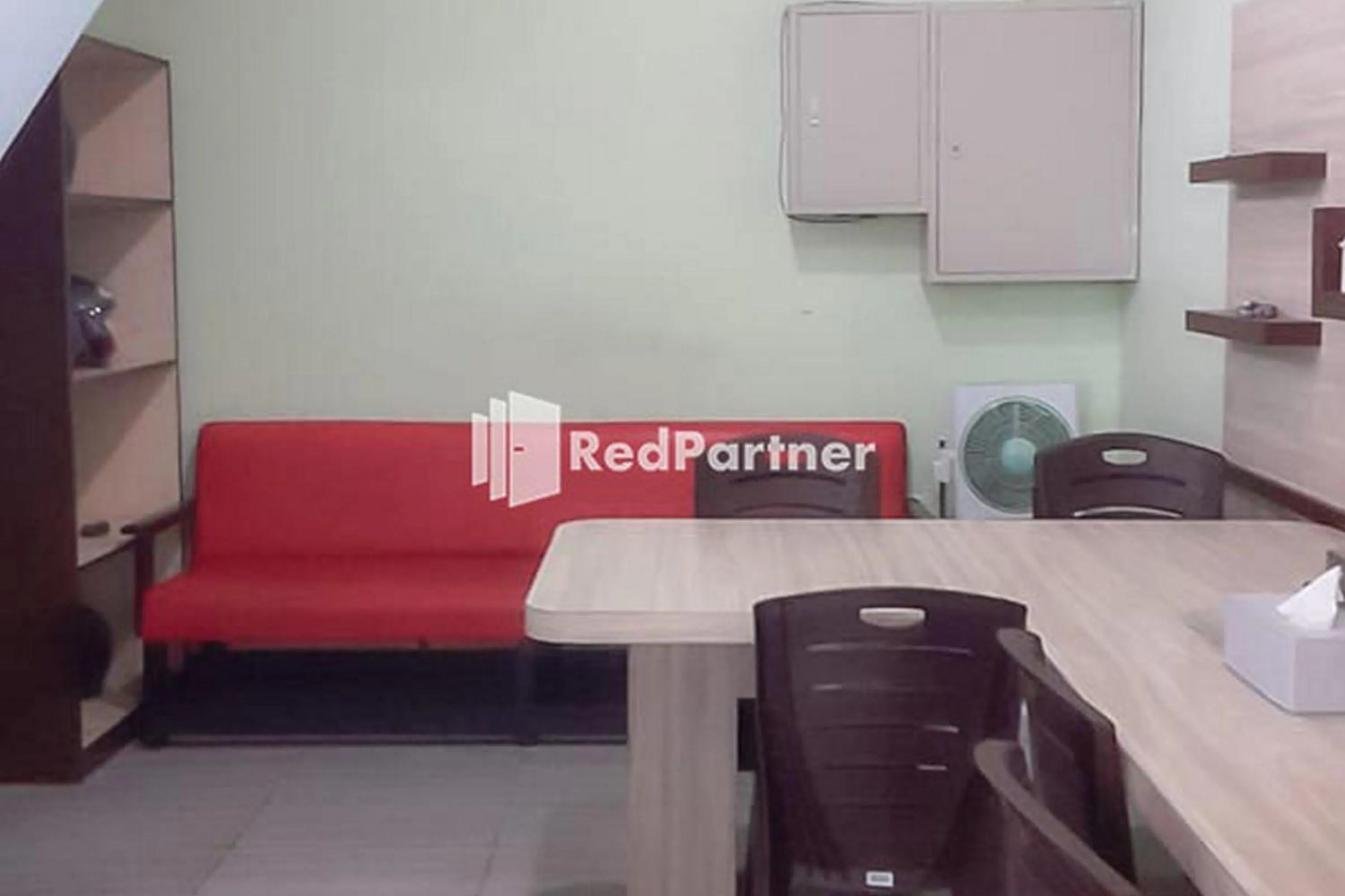 Property logo or sign in Guest House Anak Raja Pangkalan Bun Syariah Mitra RedDoorz