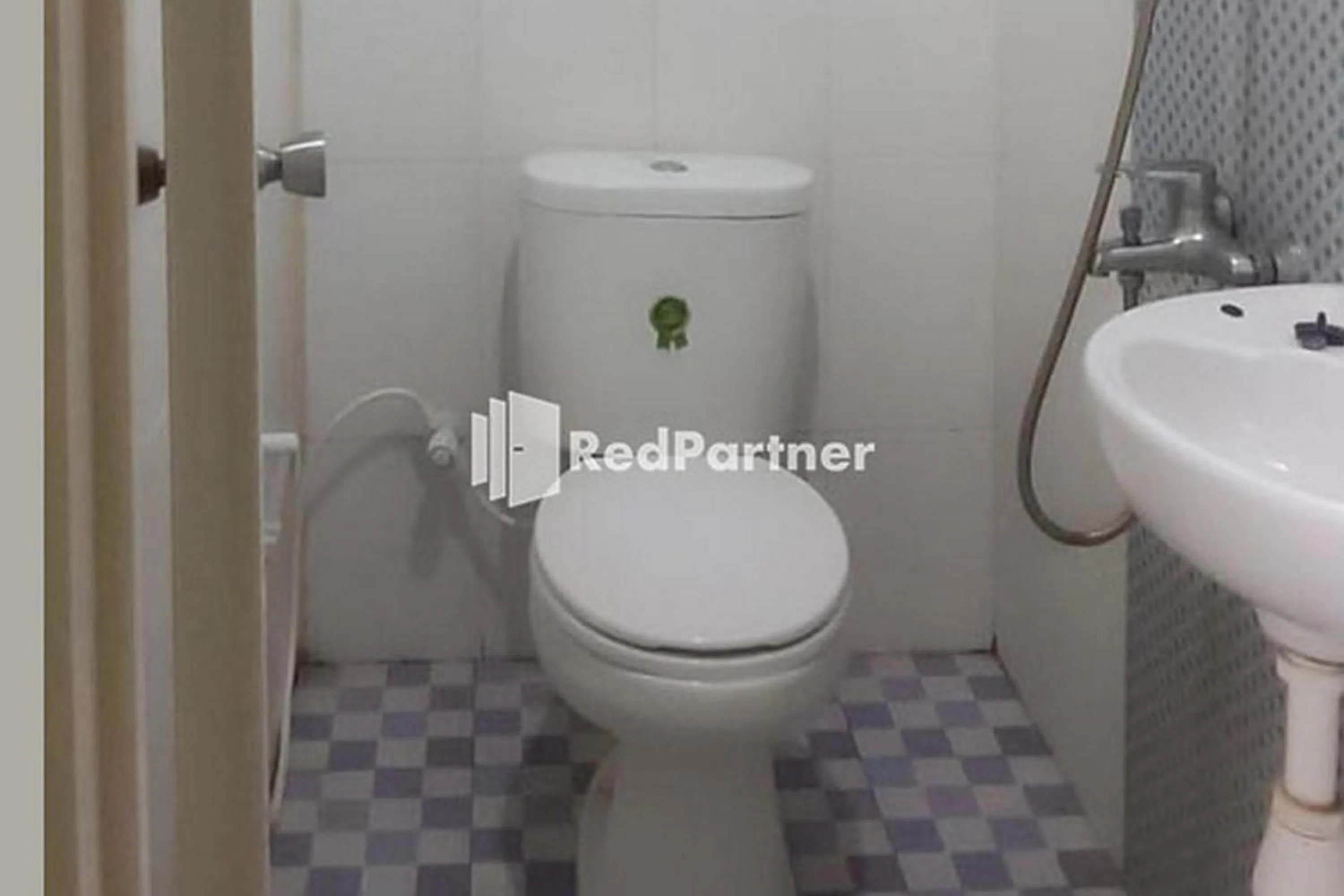 Toilet in Guest House Anak Raja Pangkalan Bun Syariah Mitra RedDoorz