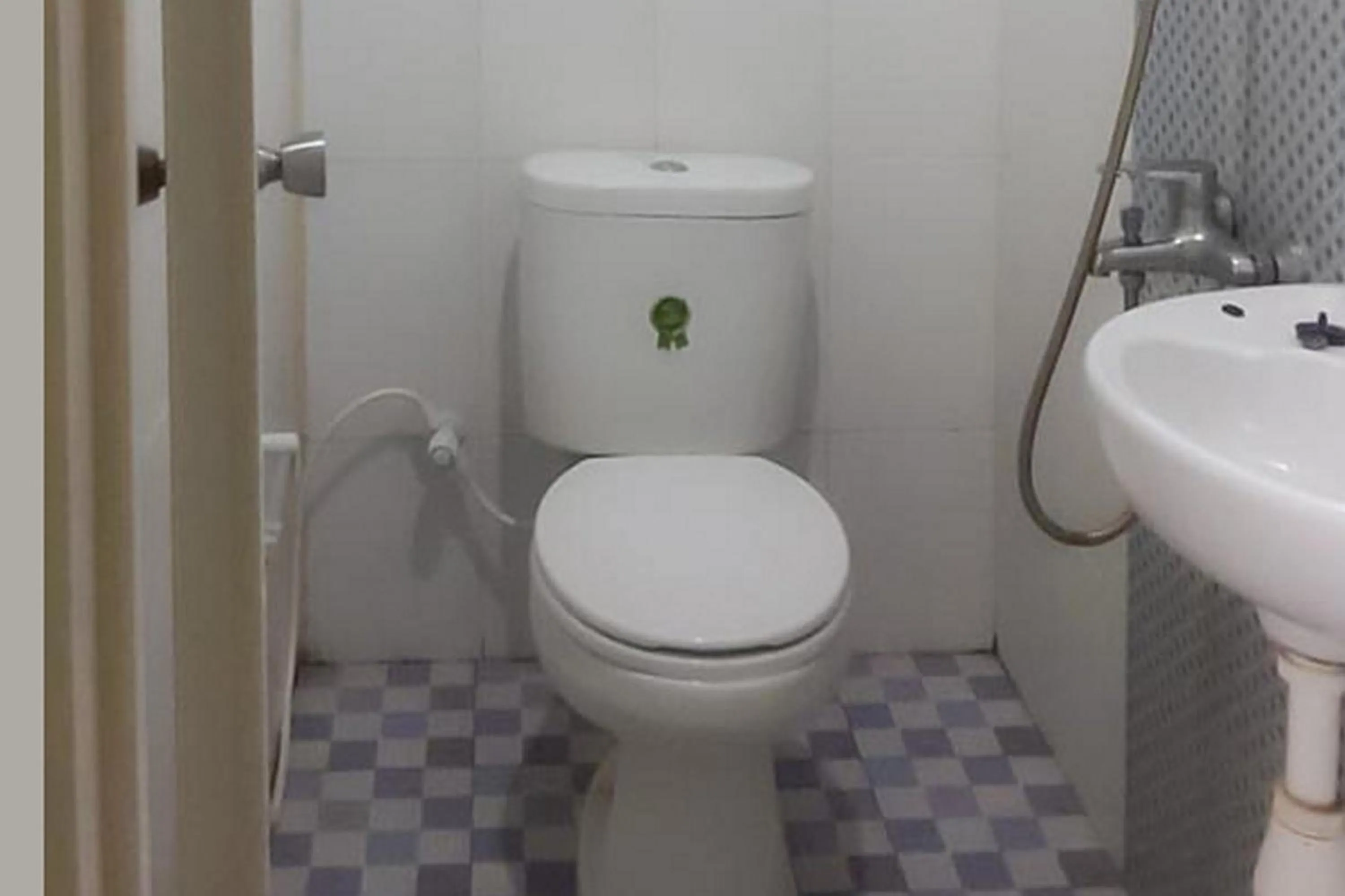 Toilet in Guest House Anak Raja Pangkalan Bun Syariah Mitra RedDoorz
