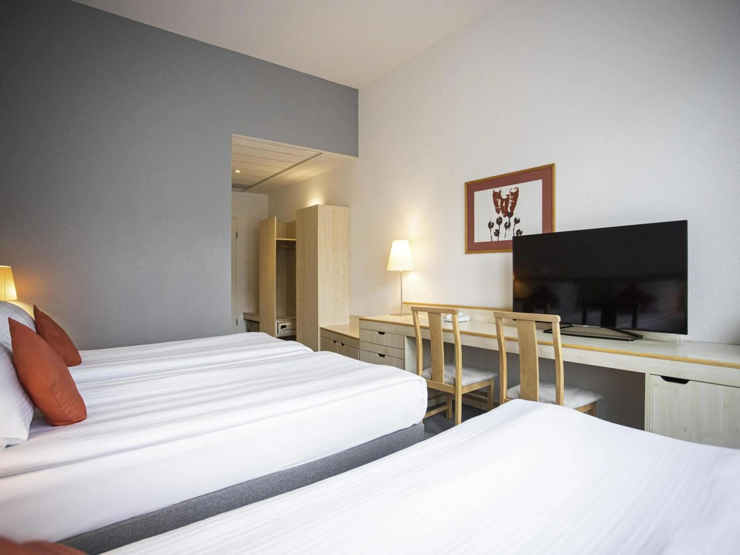 Bedroom, Bed in Mövenpick Hotel Budapest Centre