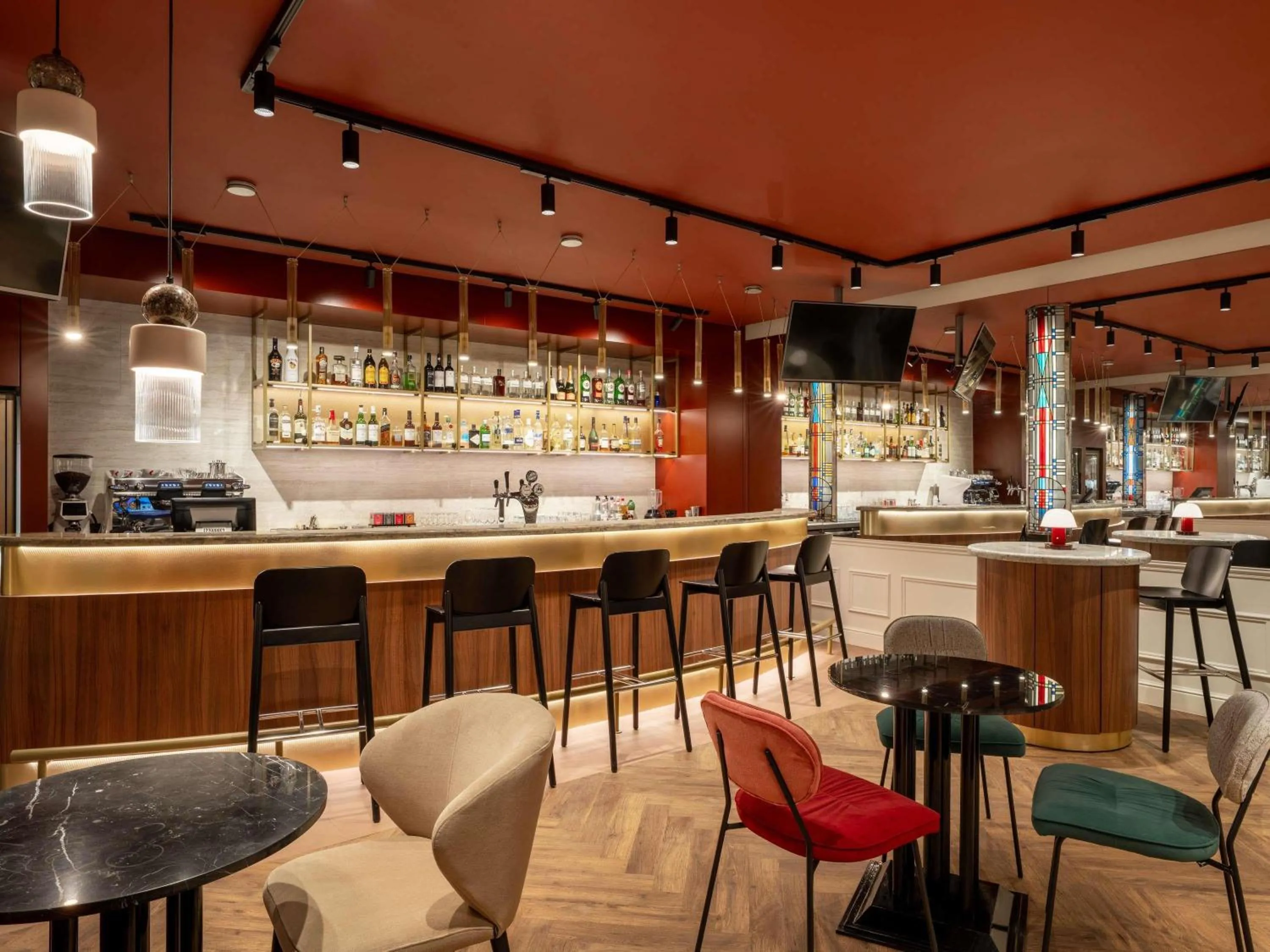 Lounge or bar in Mövenpick Hotel Budapest Centre