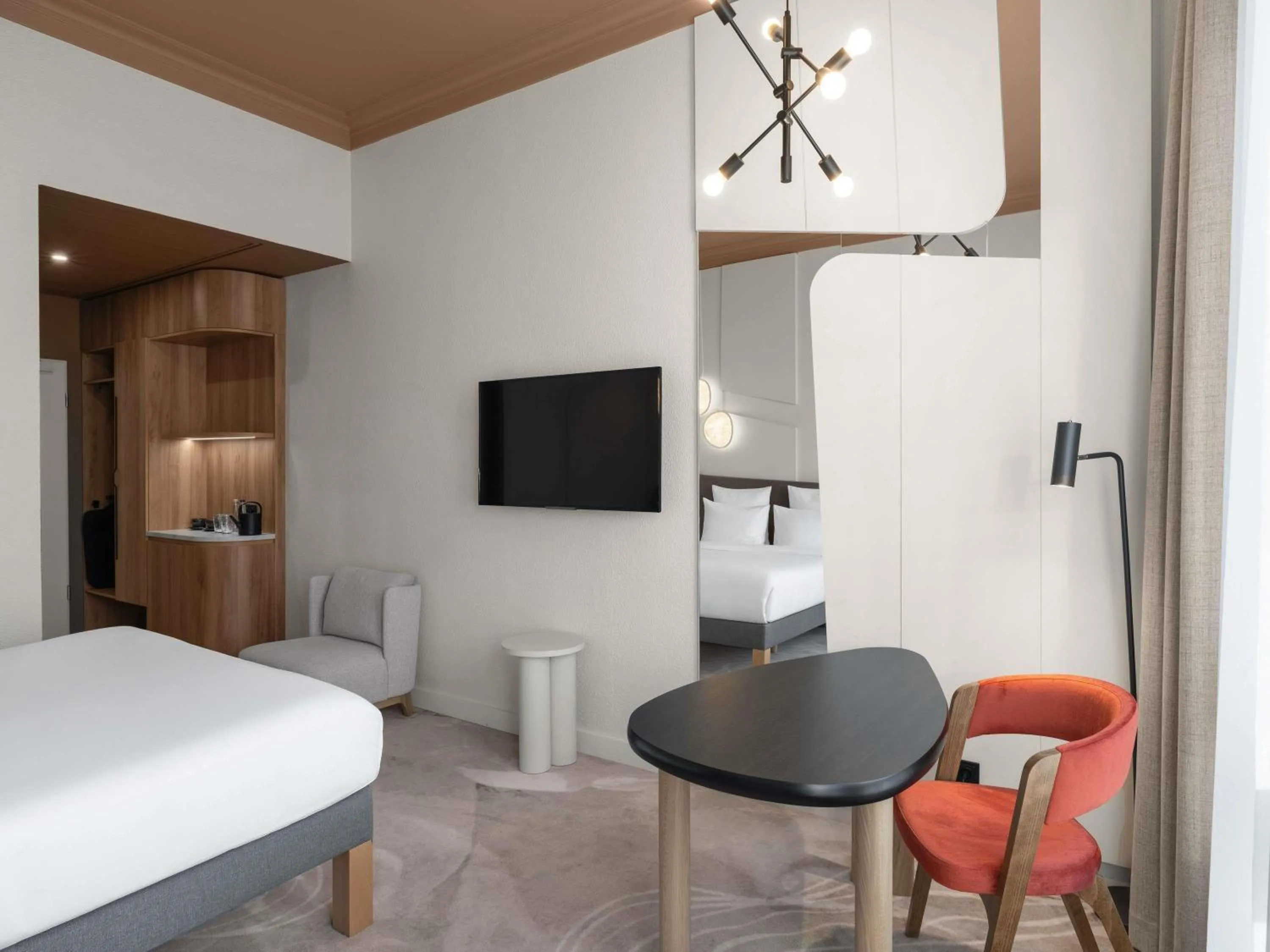 Bedroom, Bed in Mövenpick Hotel Budapest Centre