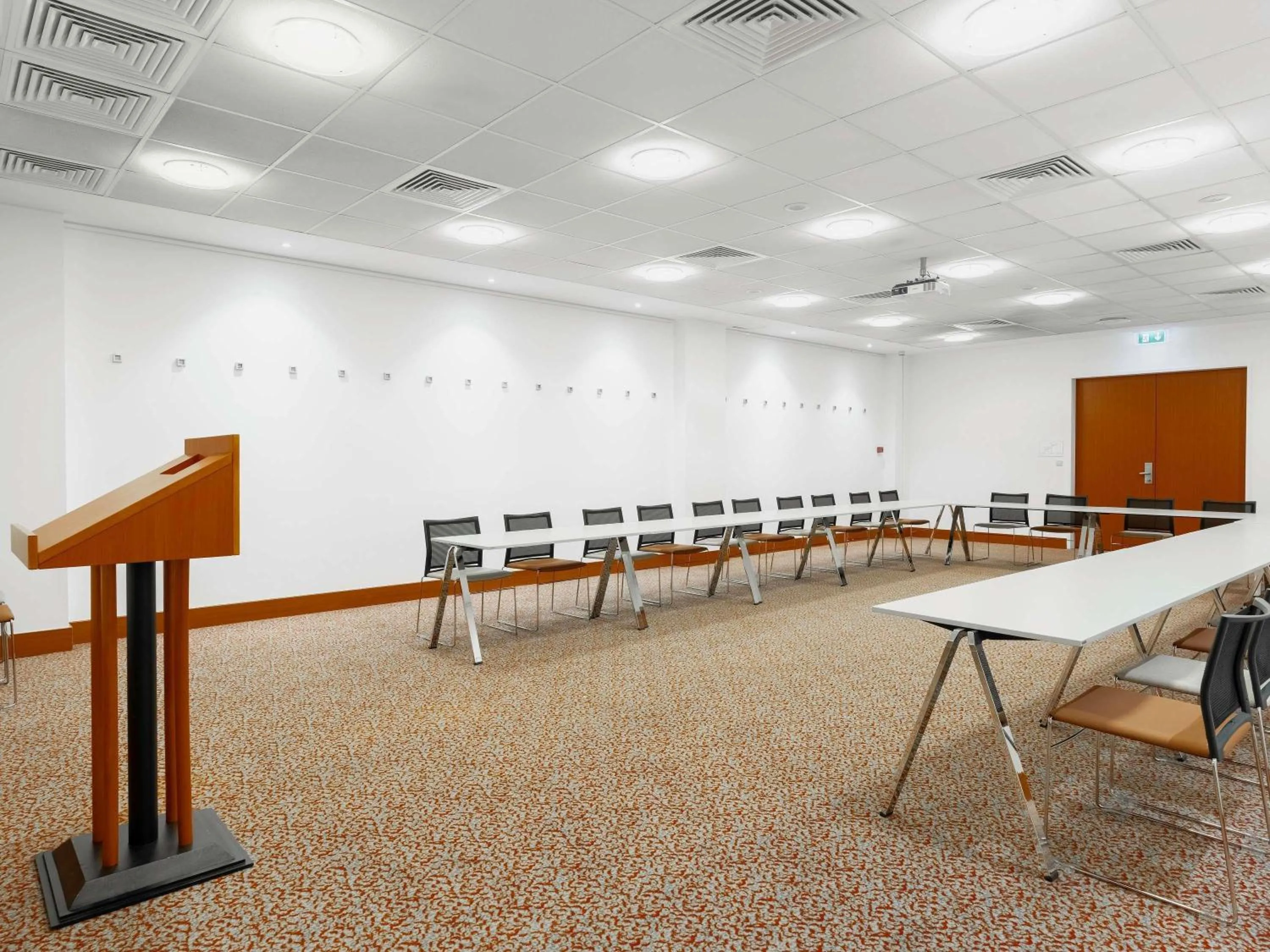 Meeting/conference room in Mövenpick Hotel Budapest Centre