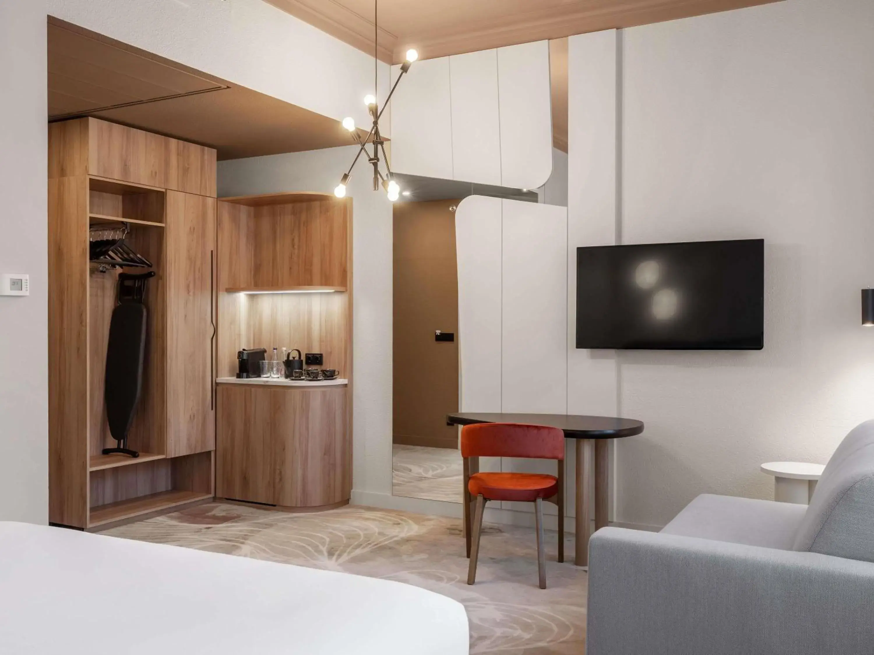 Bedroom, Bed in Mövenpick Hotel Budapest Centre Bedroom, Bed in Mövenpick Hotel Budapest Centre