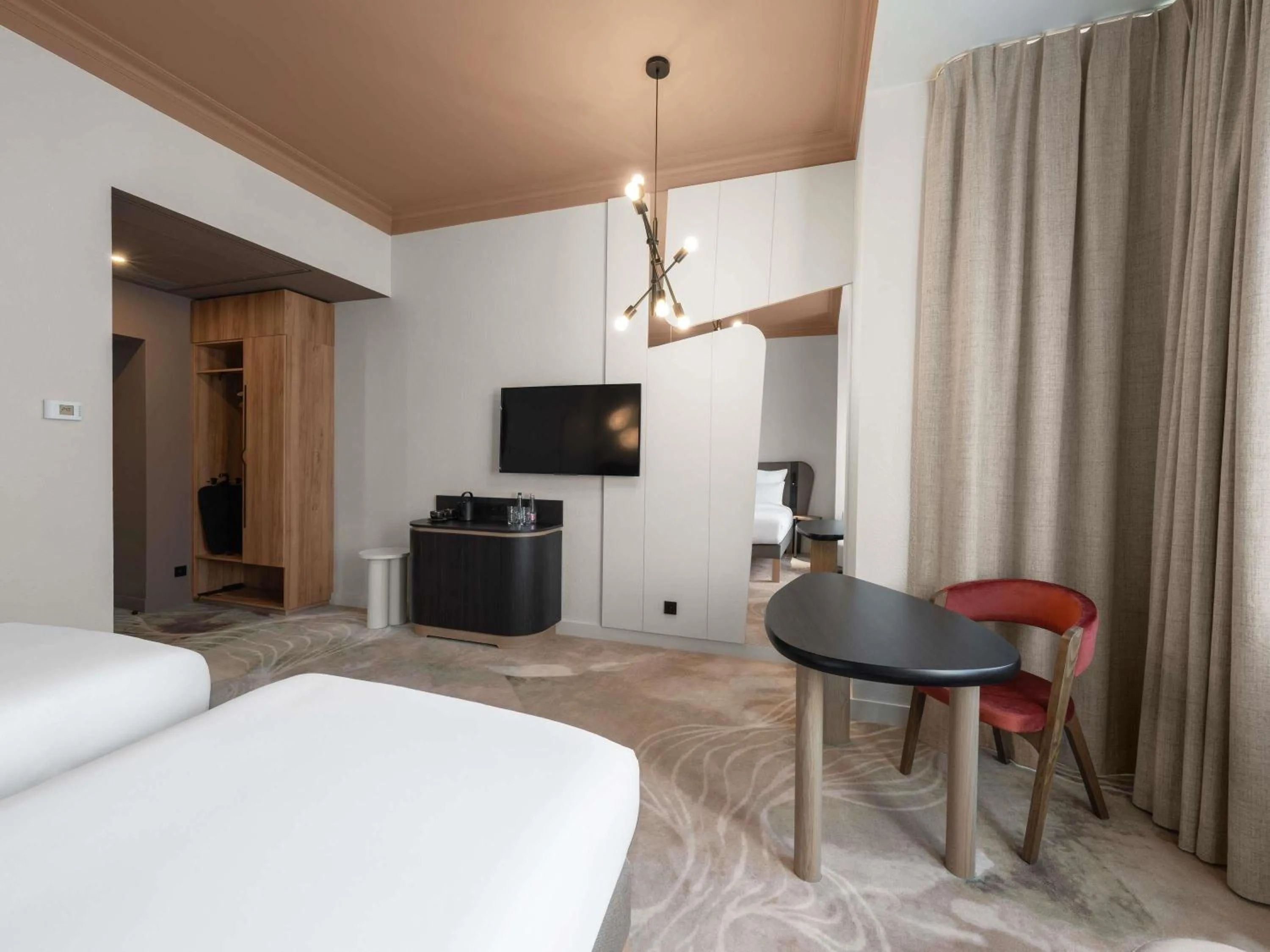 Bedroom, Bed in Mövenpick Hotel Budapest Centre