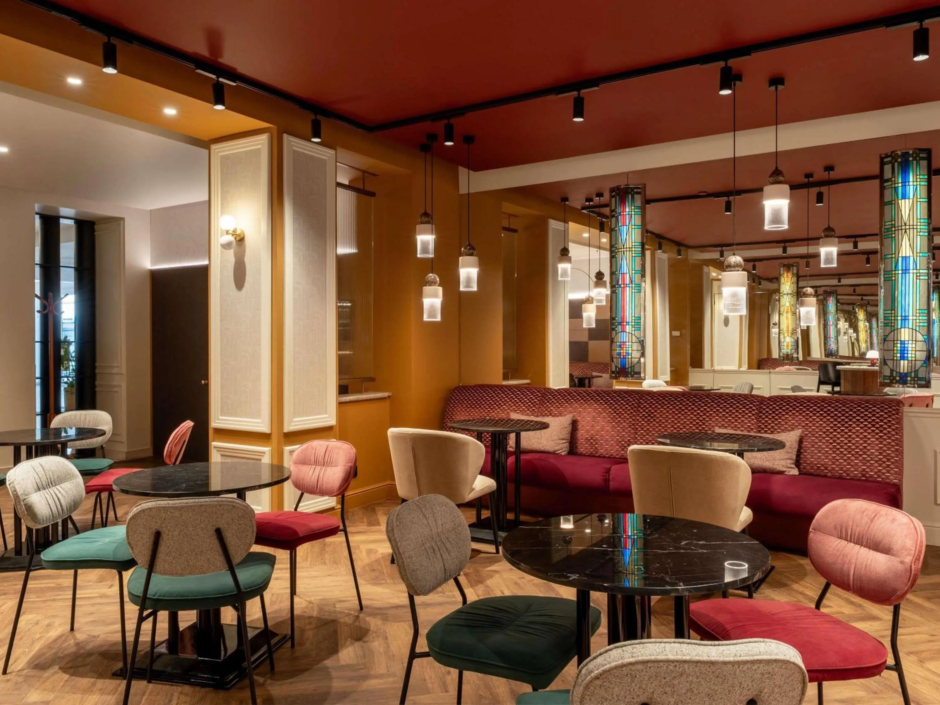 Lounge or bar in Mövenpick Hotel Budapest Centre