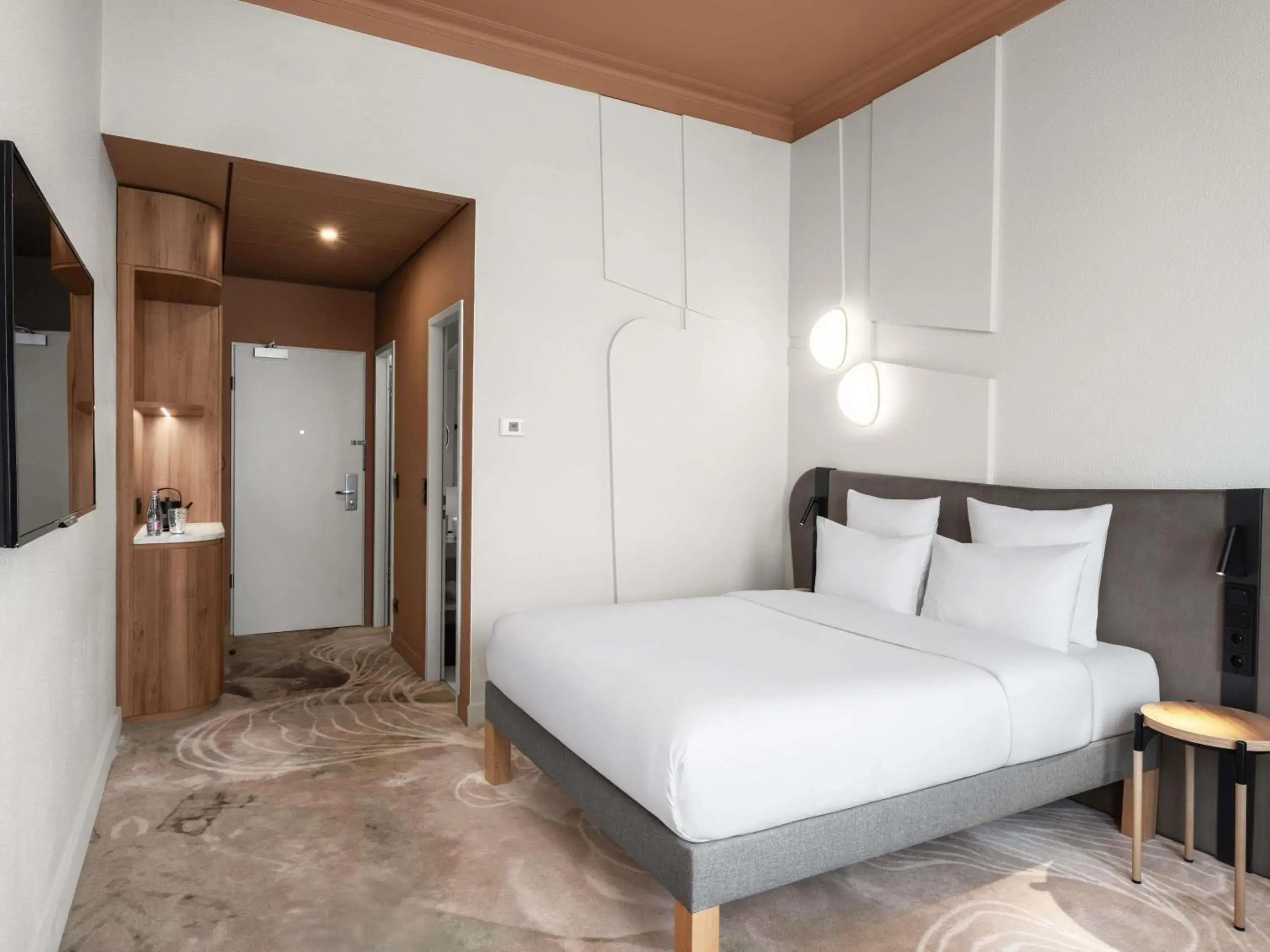 Bedroom, Bed in Mövenpick Hotel Budapest Centre Bedroom, Bed in Mövenpick Hotel Budapest Centre