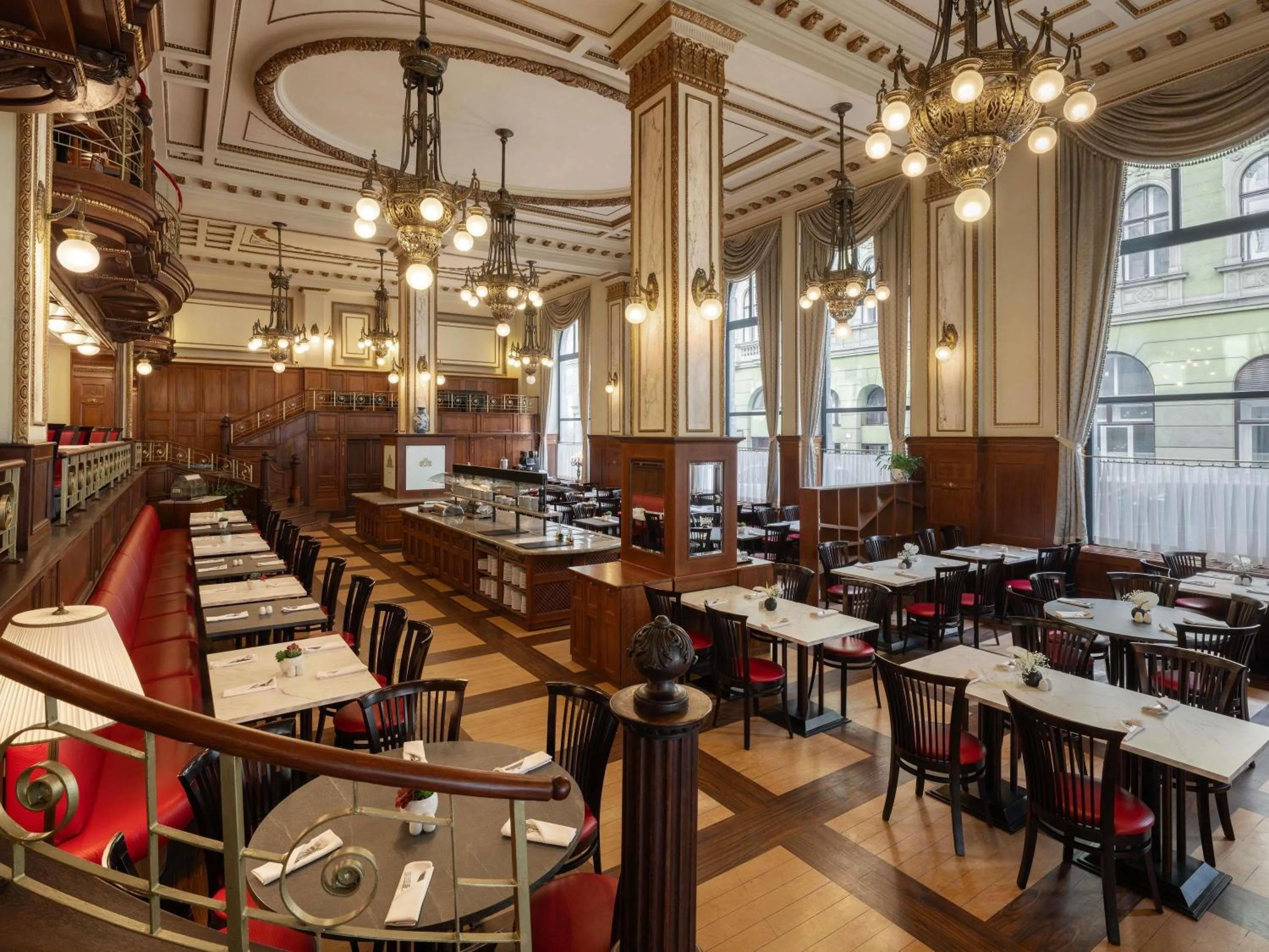 Restaurant/places to eat in Mövenpick Hotel Budapest Centre